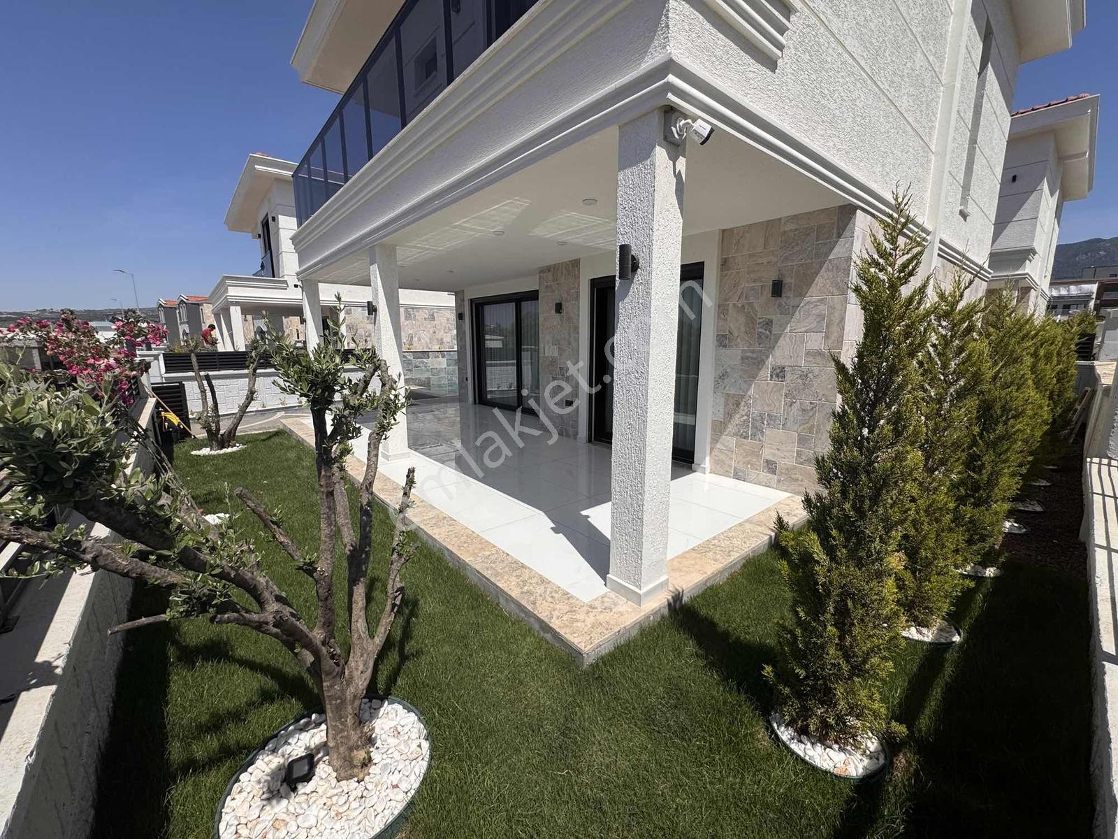 Kuşadası Davutlarda Sıfır Müstakil 3+1 Satılık Villa - Görsel 3