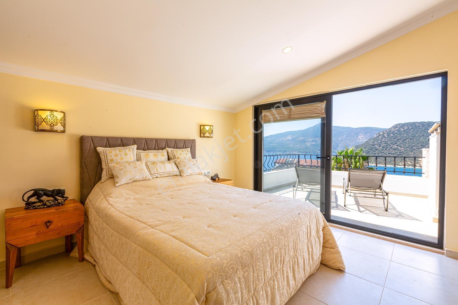 Kalamarda Deniz Manzaralı 4 Yatak Odalı Villa - Görsel 33