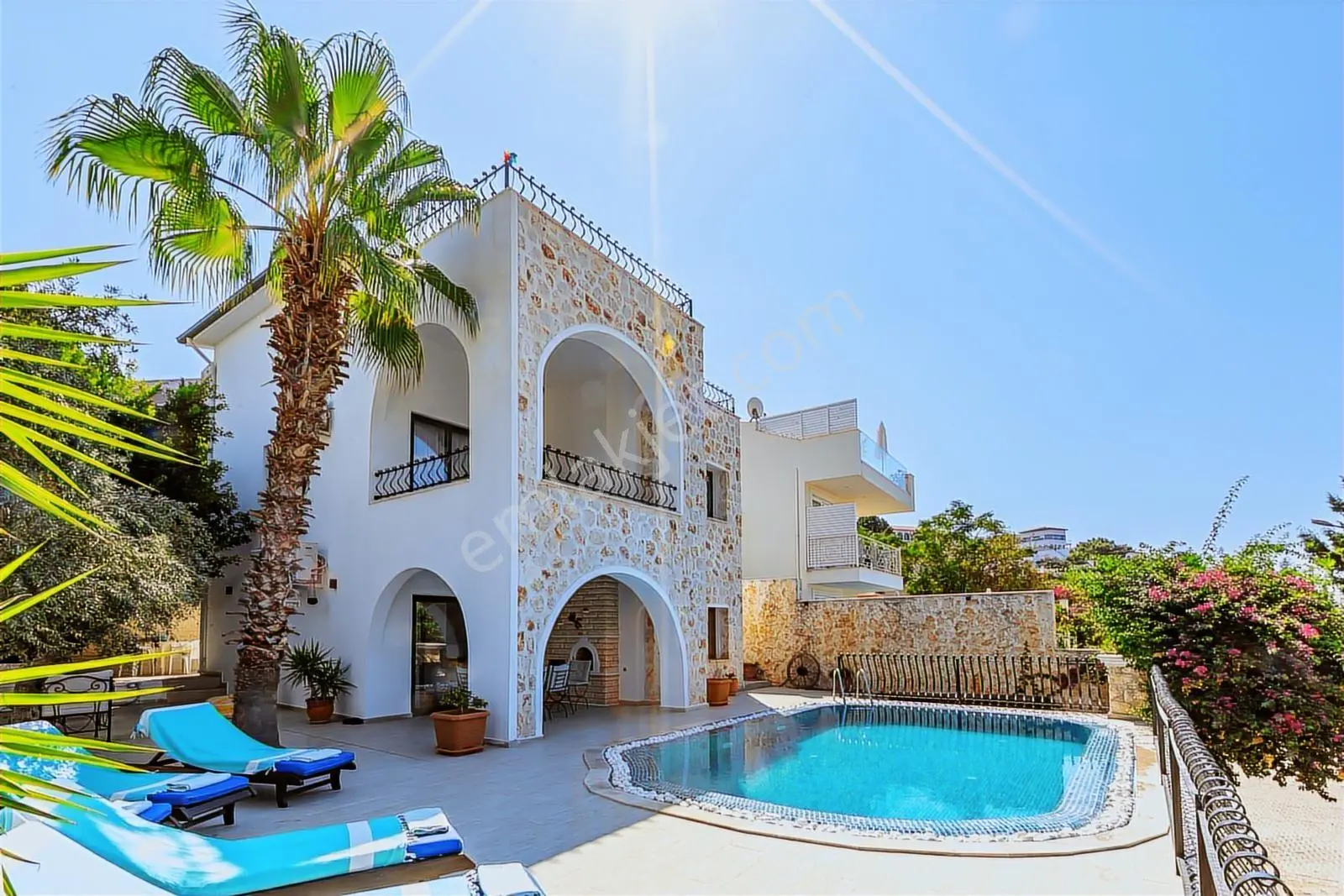 Kalamarda Deniz Manzaralı 4 Yatak Odalı Villa