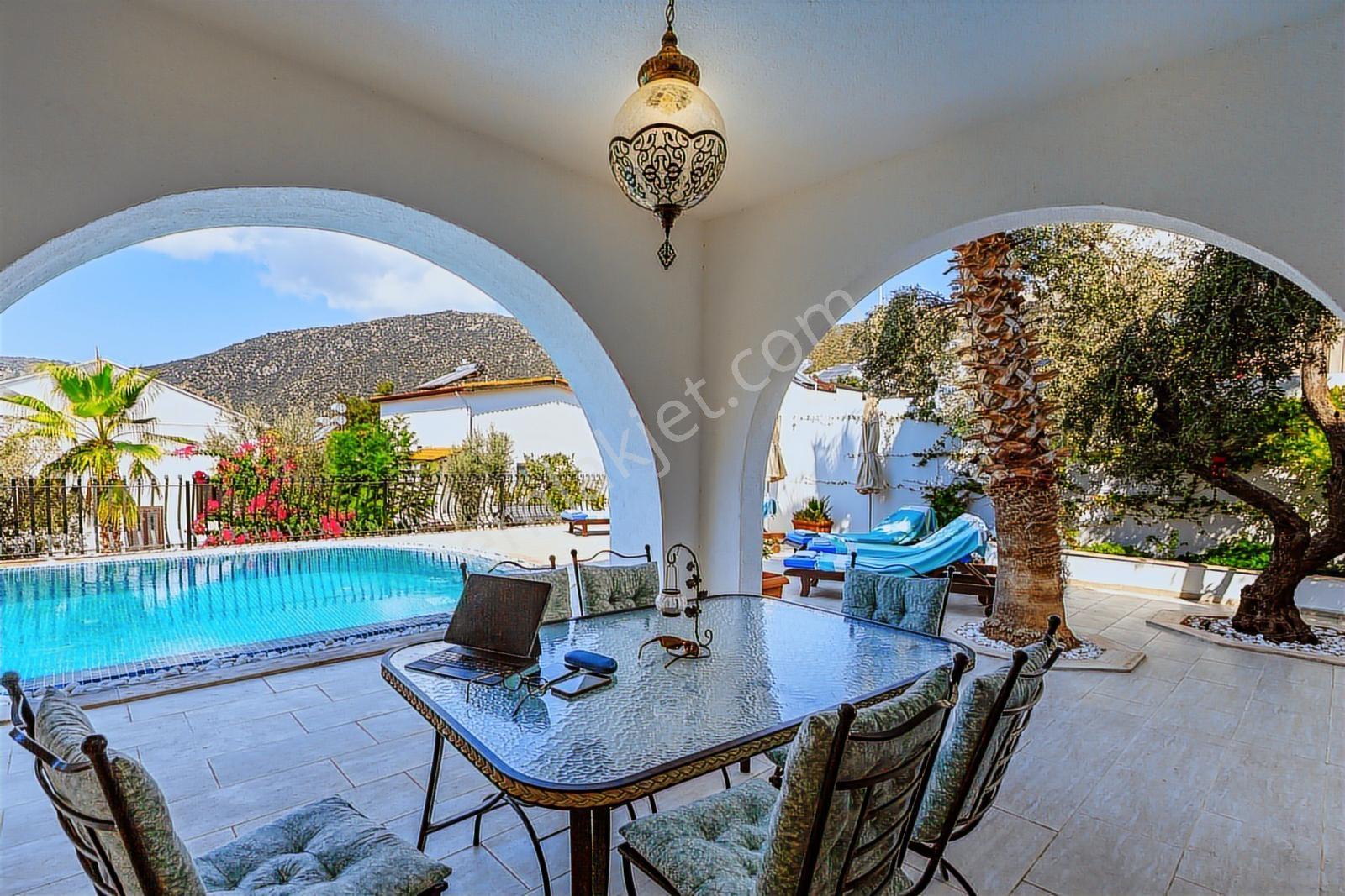 Kalamarda Deniz Manzaralı 4 Yatak Odalı Villa - Görsel 6