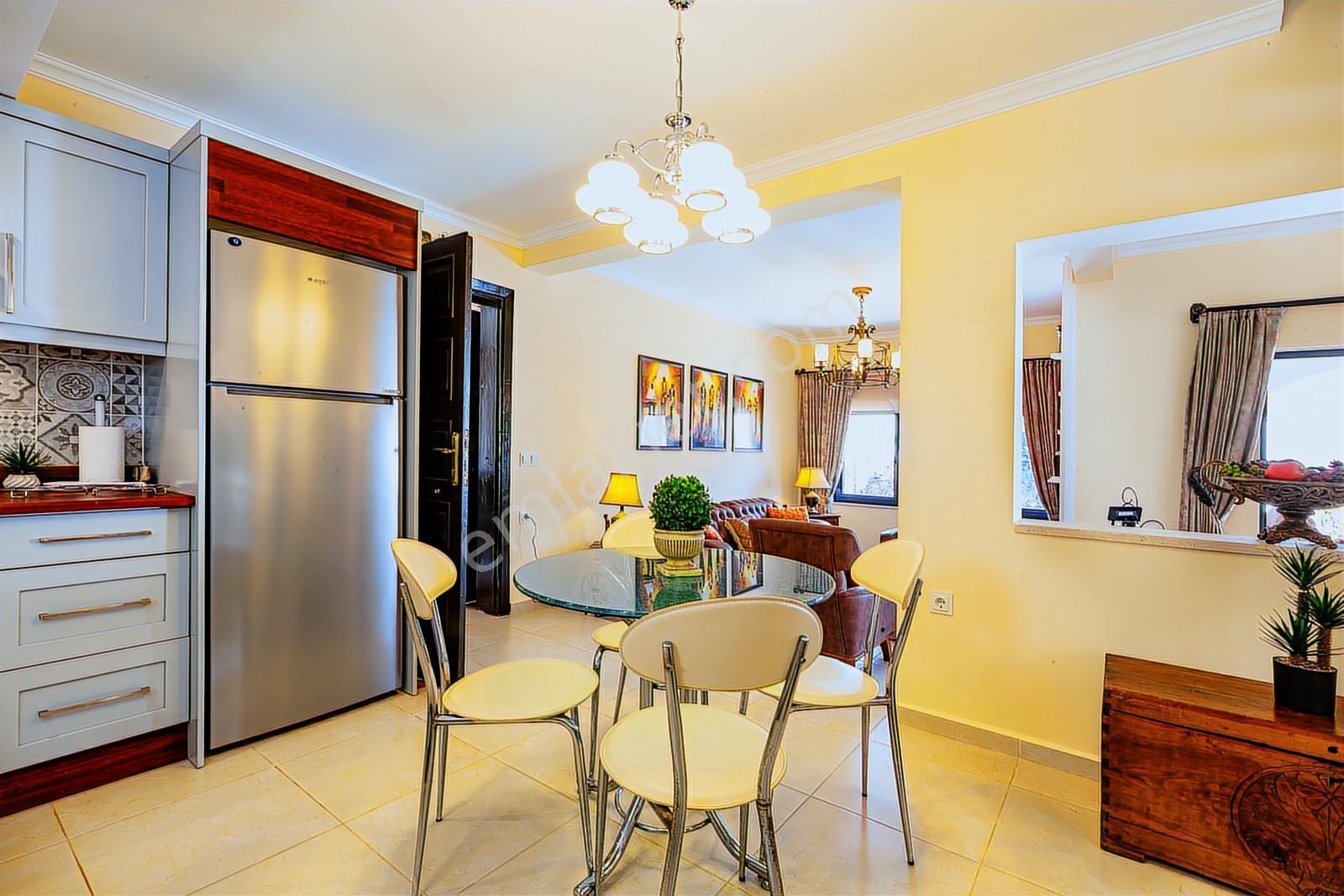 Kalamarda Deniz Manzaralı 4 Yatak Odalı Villa - Görsel 18