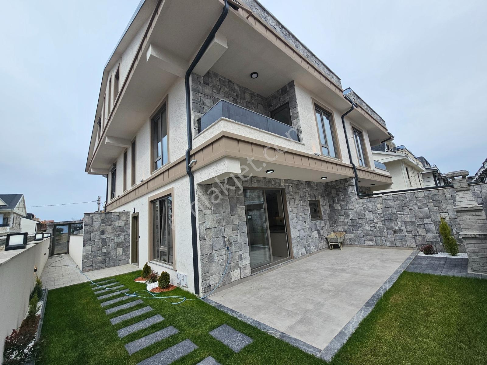 Deniz'den 4+1 Bahçeli,yerden Isıtmalı, Denize Yakın Villa - Görsel 34