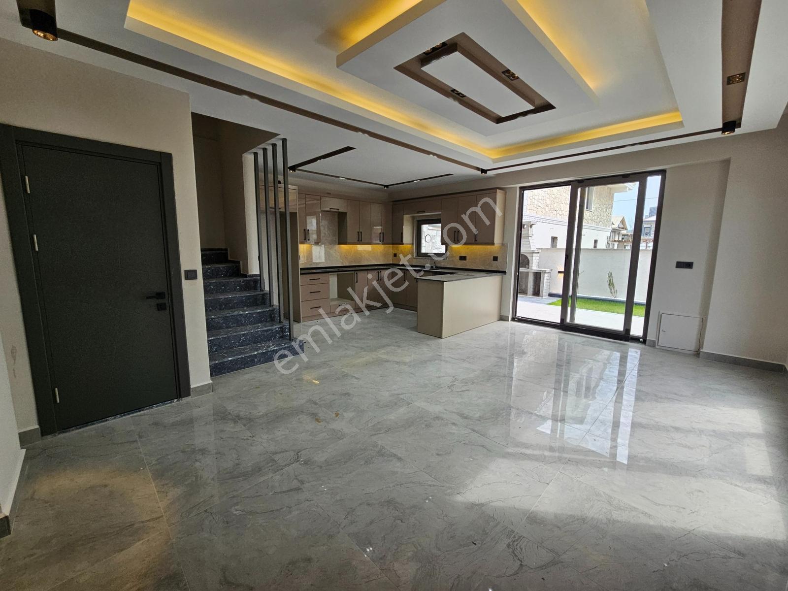 Deniz'den 4+1 Bahçeli,yerden Isıtmalı, Denize Yakın Villa - Görsel 14