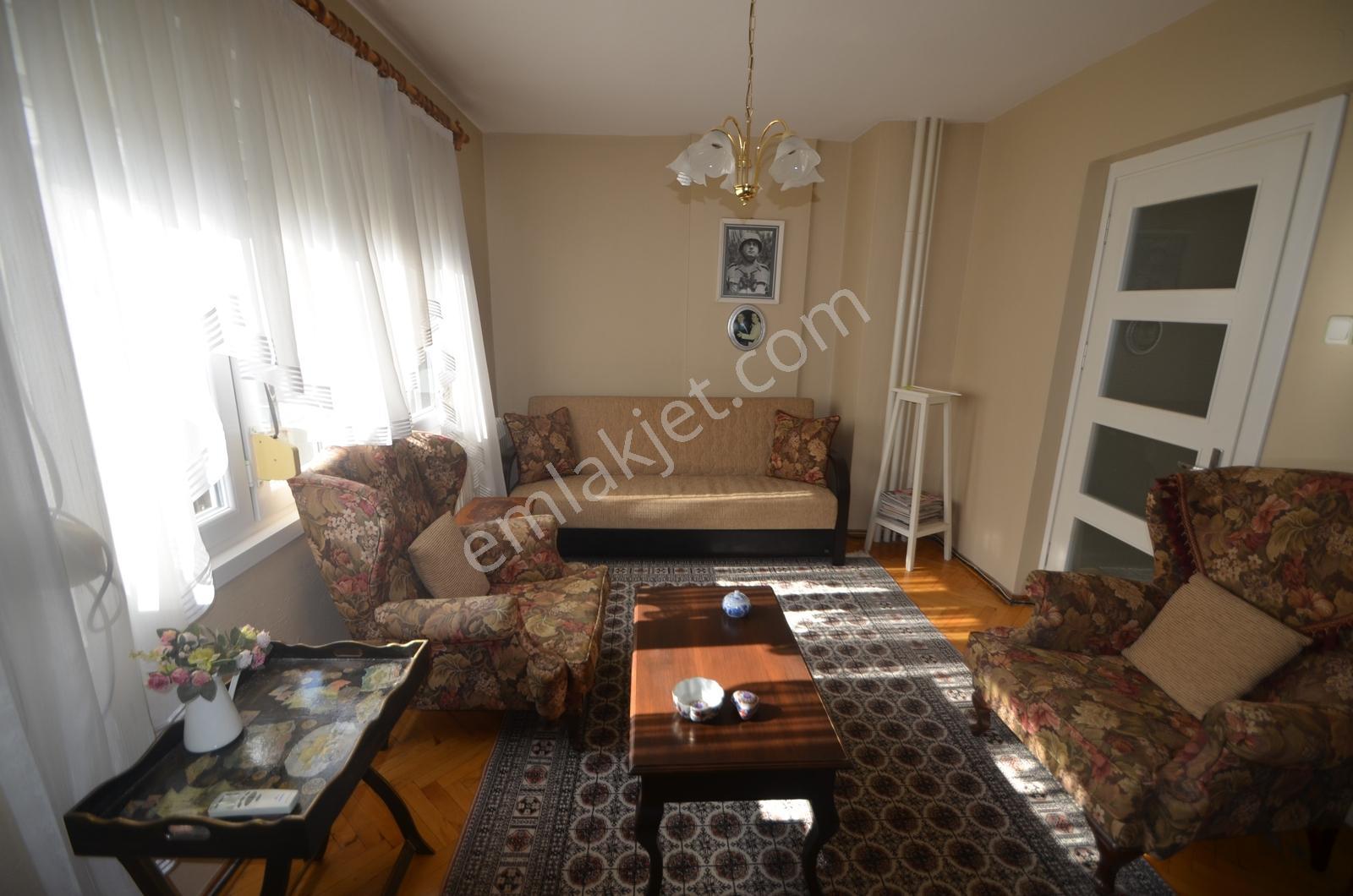 Bornova Merkezde Ana Cadde Üzerinde Satılık 3+1 Daire - Görsel 8