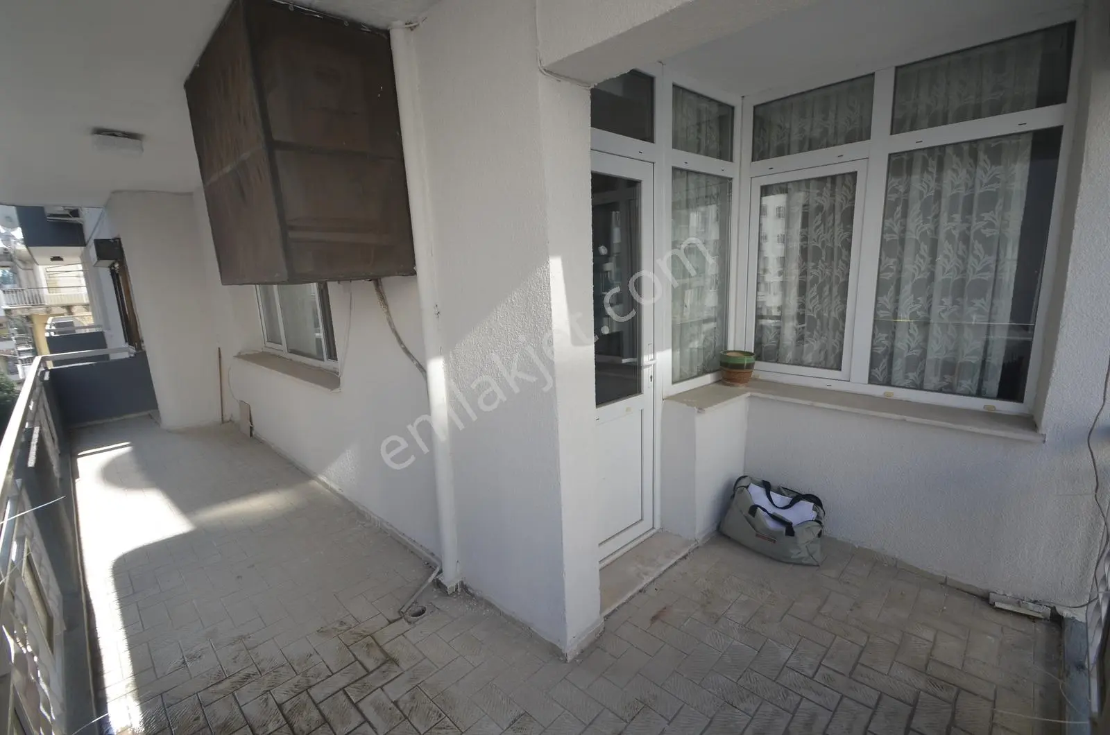 Bornova Merkezde Ana Cadde Üzerinde Satılık 3+1 Daire - Görsel 2