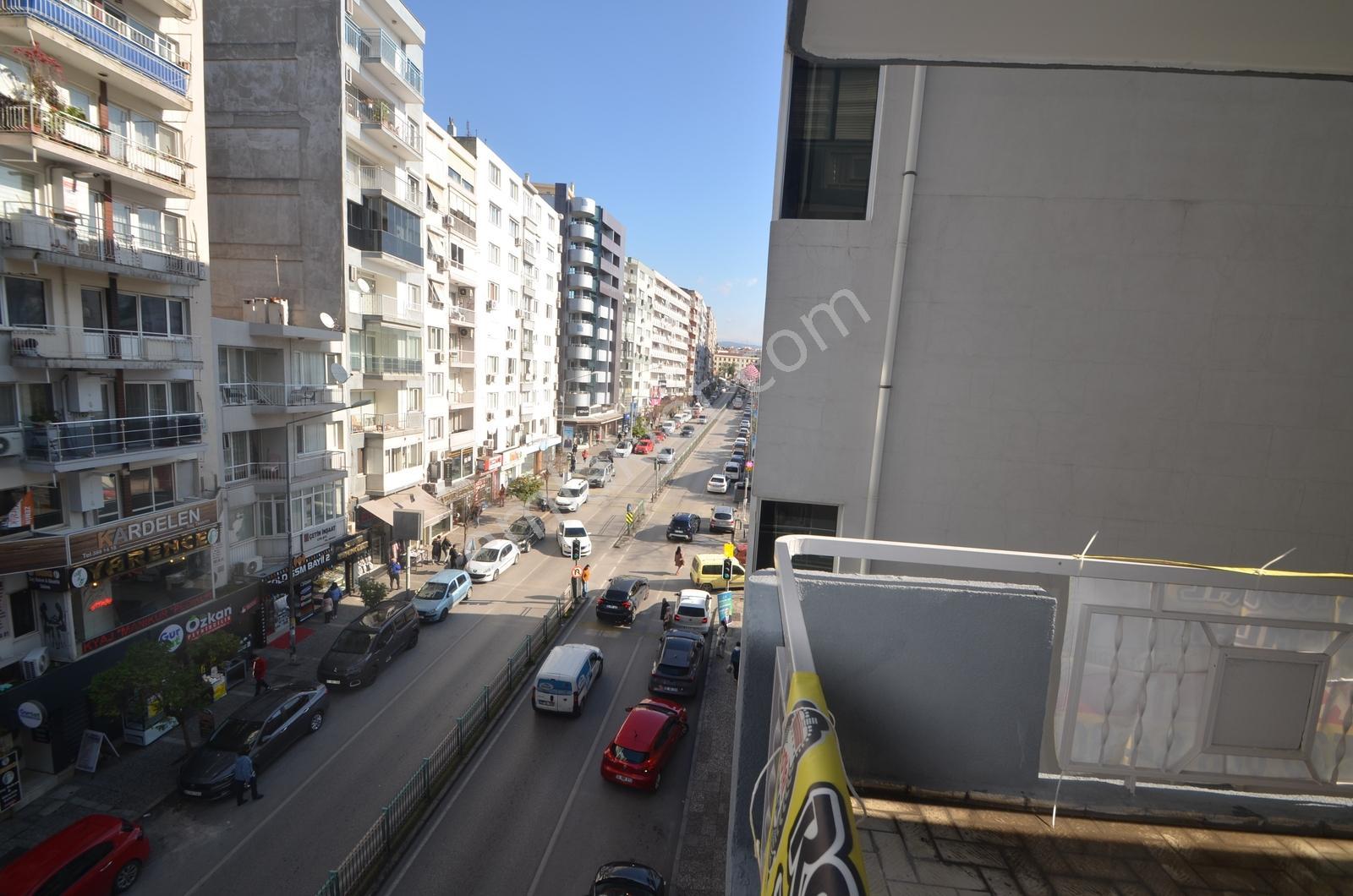 Bornova Merkezde Ana Cadde Üzerinde Satılık 3+1 Daire - Görsel 12