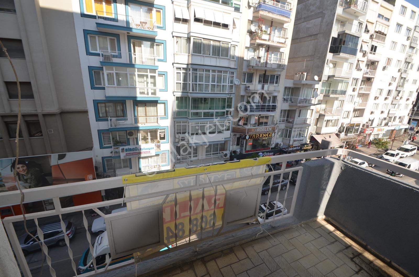 Bornova Merkezde Ana Cadde Üzerinde Satılık 3+1 Daire - Görsel 11