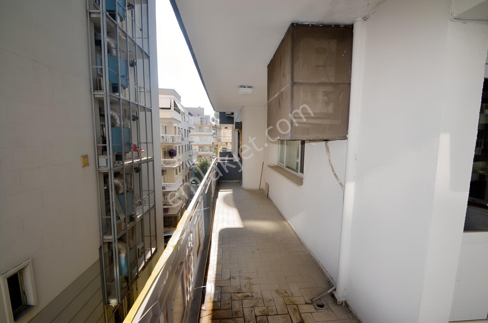 Bornova Merkezde Ana Cadde Üzerinde Satılık 3+1 Daire - Görsel 32