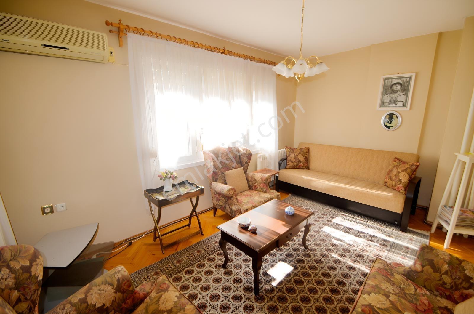 Bornova Merkezde Ana Cadde Üzerinde Satılık 3+1 Daire - Görsel 5