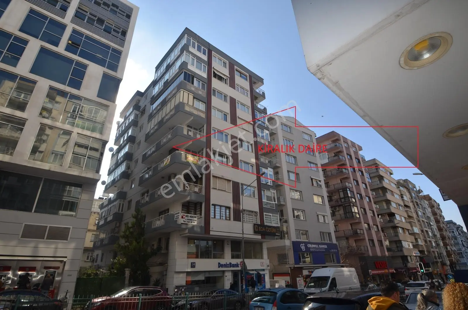 Bornova Merkezde Ana Cadde Üzerinde Satılık 3+1 Daire