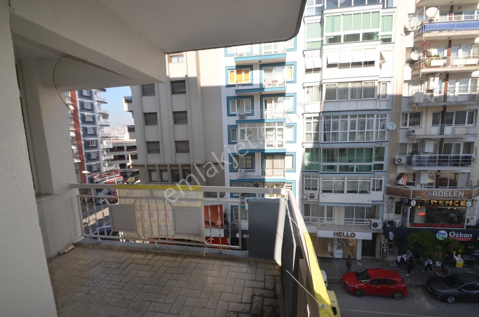 Bornova Merkezde Ana Cadde Üzerinde Satılık 3+1 Daire - Görsel 4