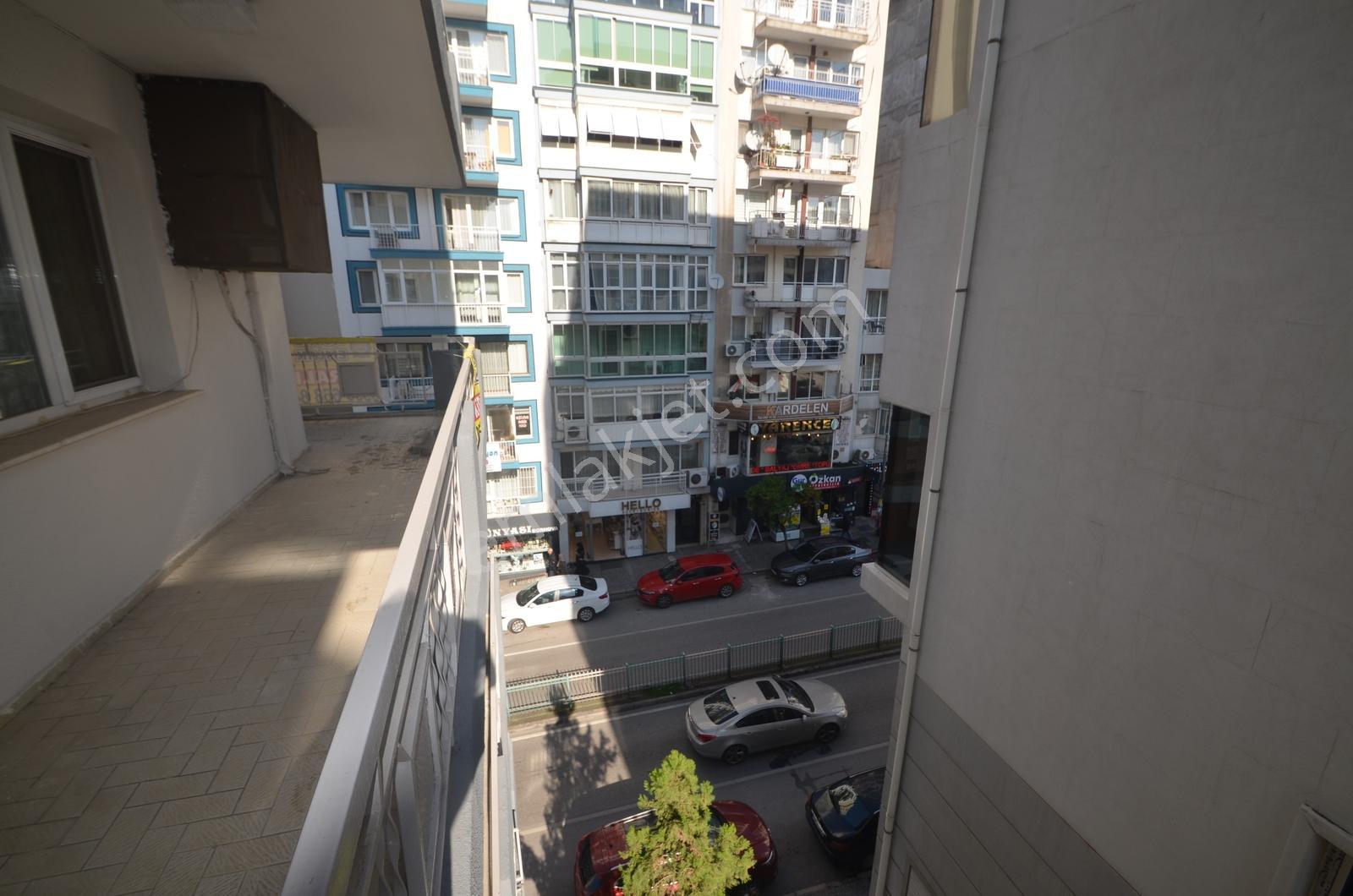 Bornova Merkezde Ana Cadde Üzerinde Satılık 3+1 Daire - Görsel 14