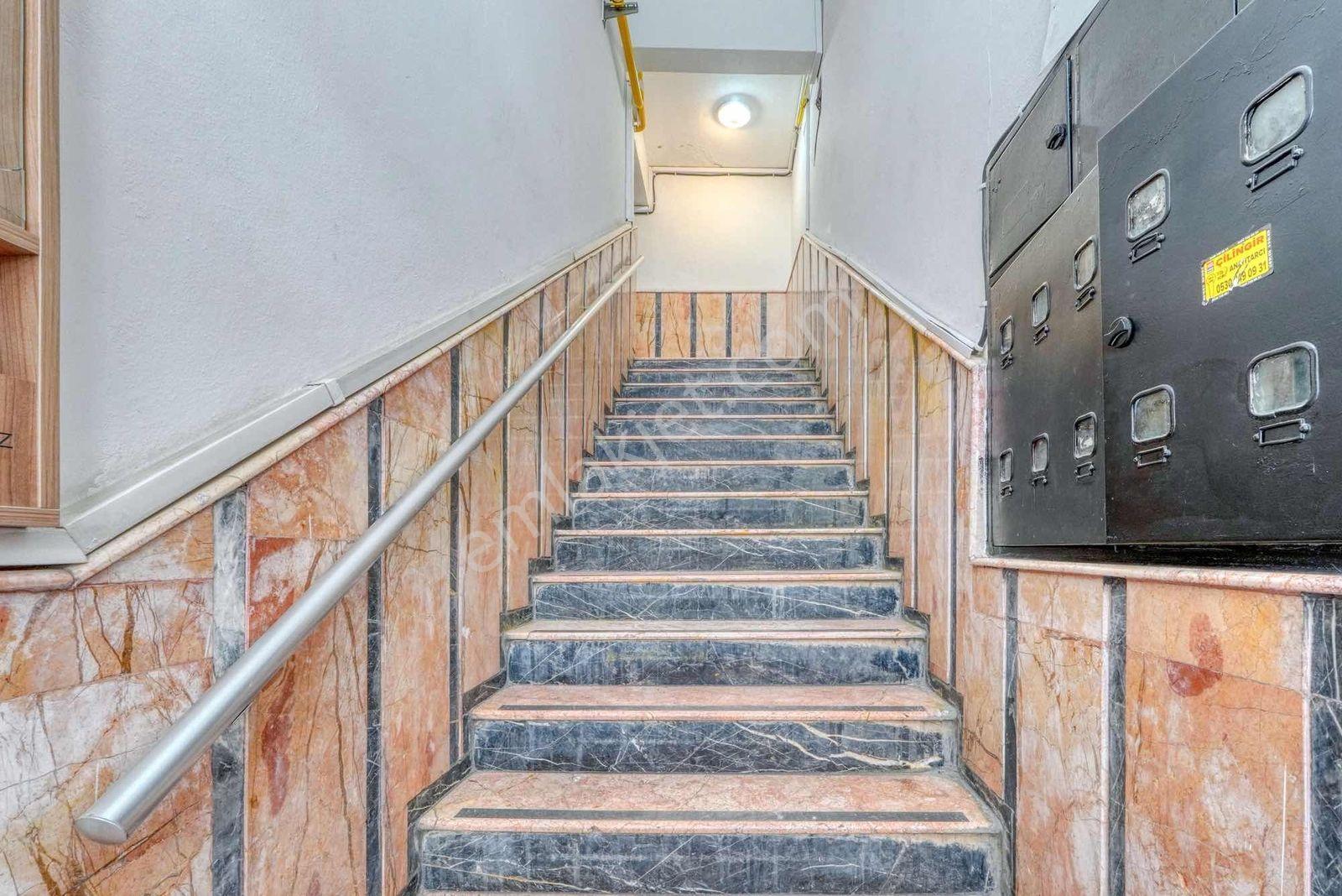 Karşıyaka Atakentte Cadde Üzeri 2+1 Kiralık Ofis - Görsel 16