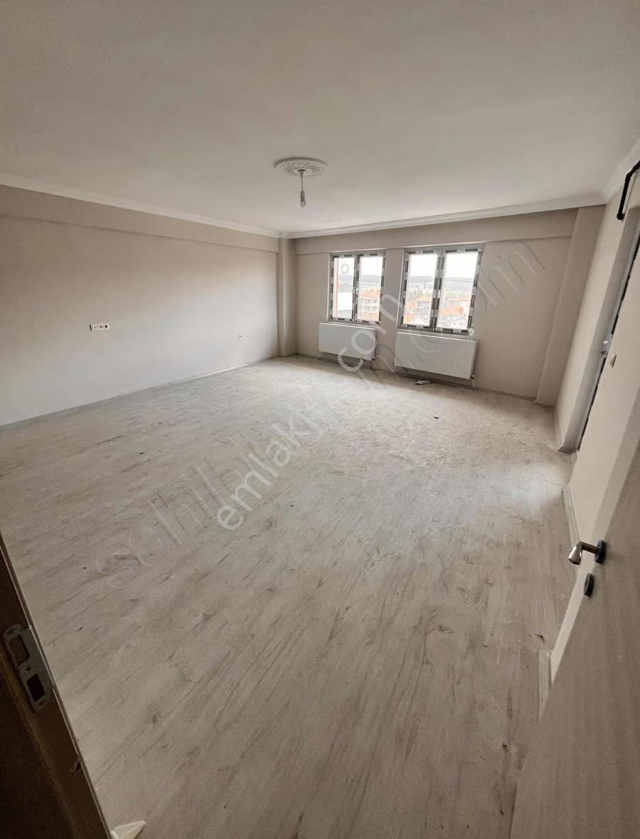 Banaz Anayolüzeri 120m2 2+1 Geniş Balkonlu Daire