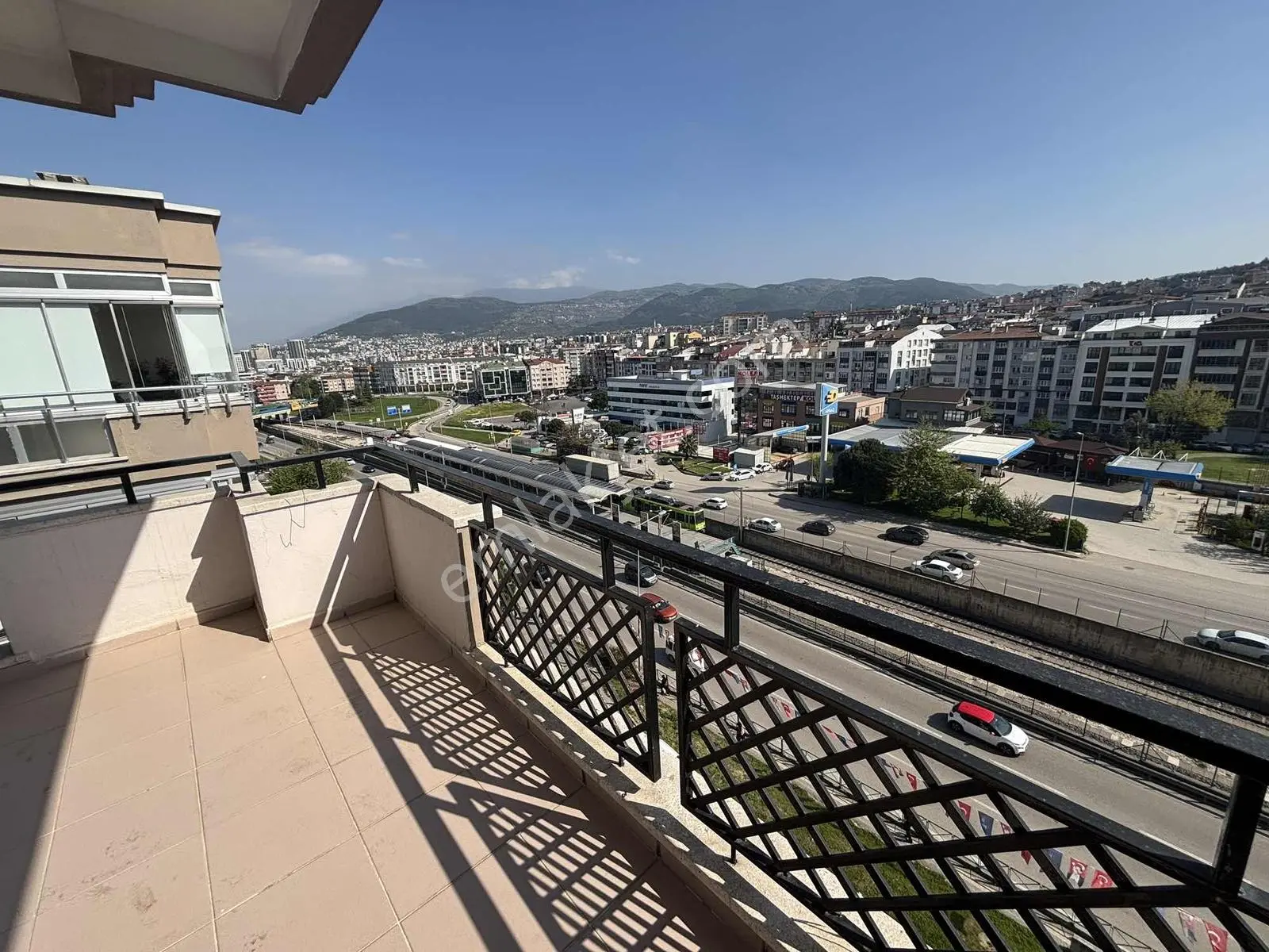Rw Land Acıbadem Yanı Fsm Metrosu Karşısı 3+1 Kiralık Daire - Görsel 3