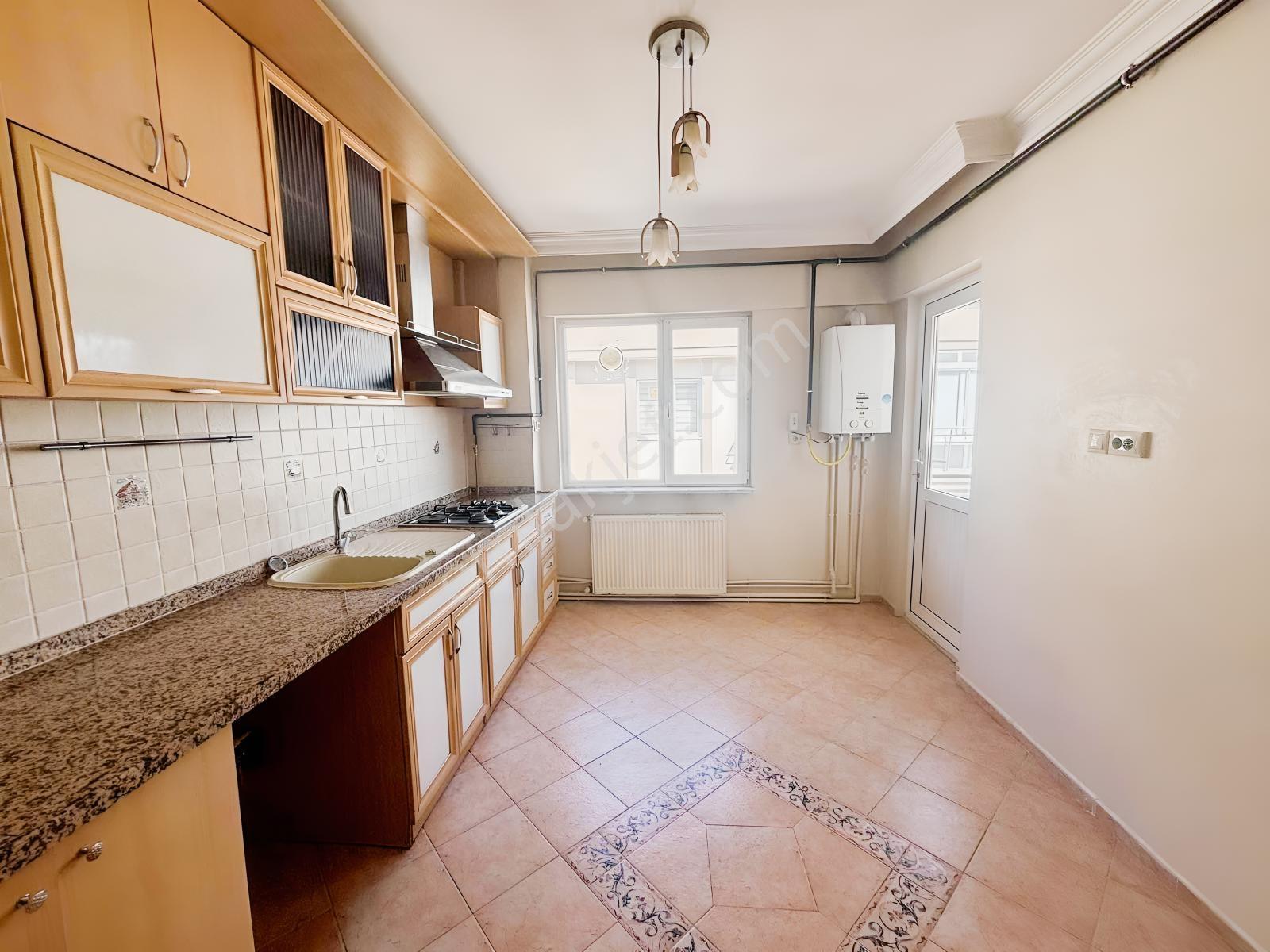 Rw Land Acıbadem Yanı Fsm Metrosu Karşısı 3+1 Kiralık Daire - Görsel 8