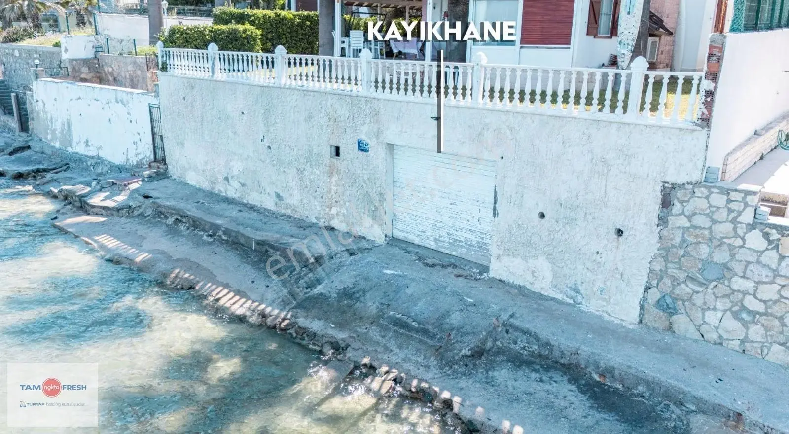 Urla Çeşmealtında Aktif Kayıkhaneli, Denize Sıfır "yalı"