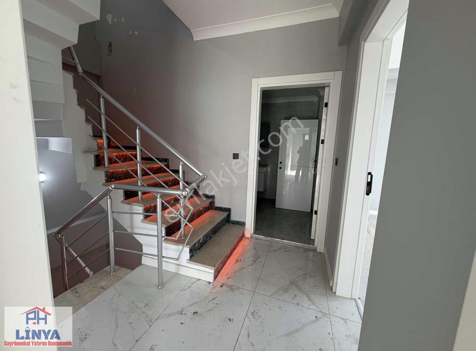 Başiskele Yuvacıkta Deniz Manzaralı 5+2 Satılık Tripleks Villa - Görsel 4