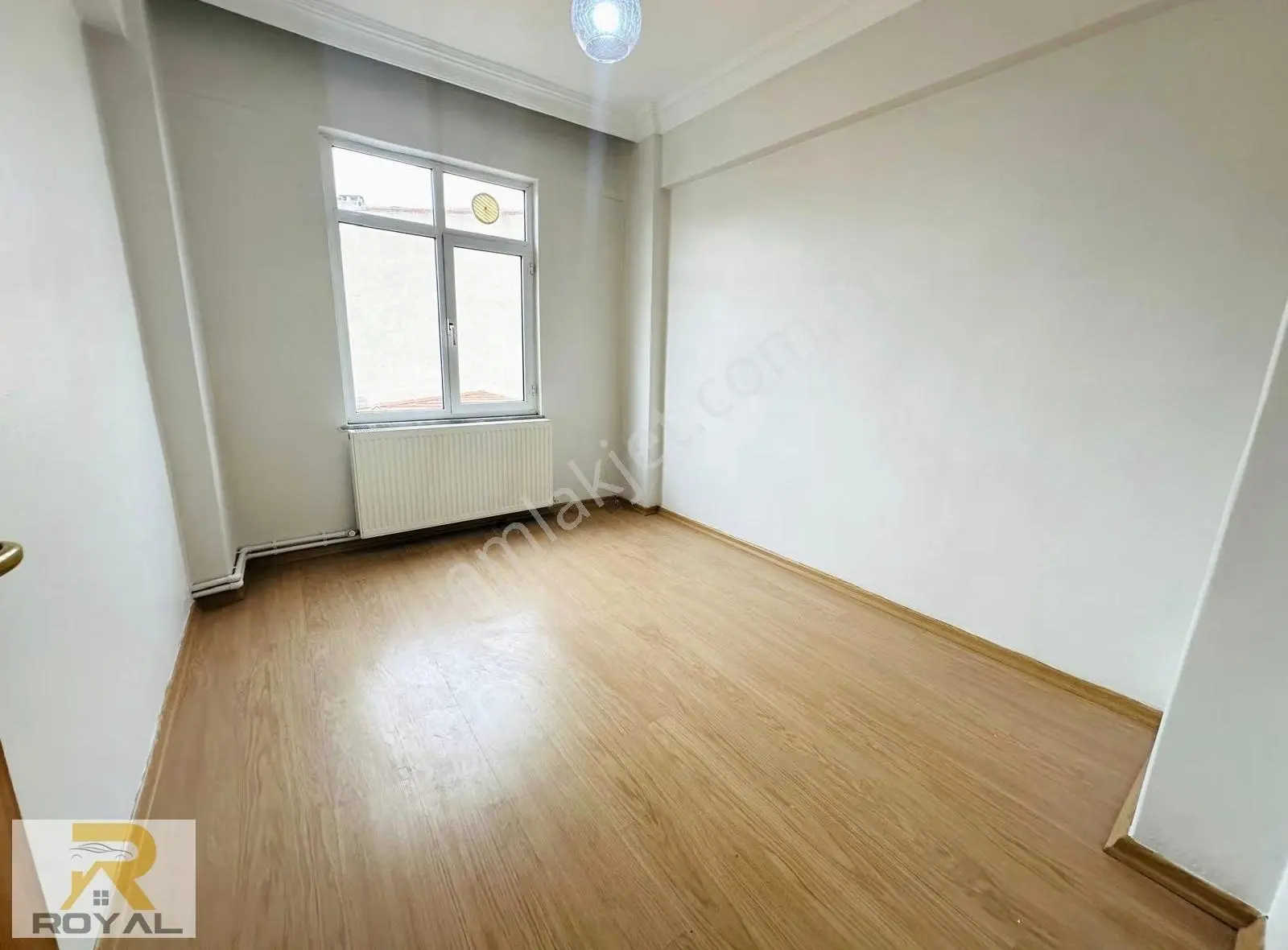 Royal'den Sefaköy Merkezde 3+1 120m2 Kullanışlı Satılık Daire