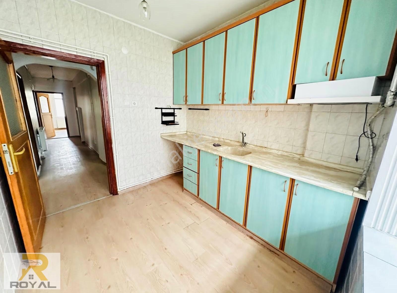Royal'den Sefaköy Merkezde 3+1 120m2 Kullanışlı Satılık Daire - Görsel 19