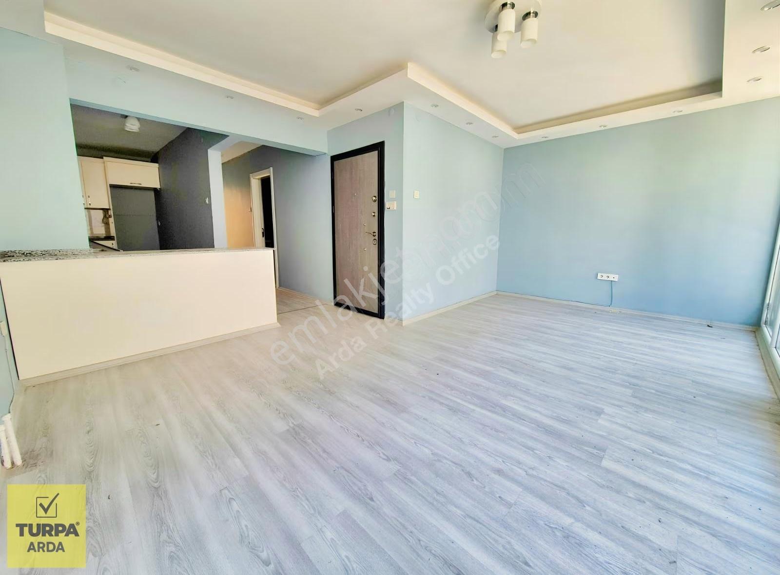 K.yaka Lisesi Şehit İbrahim Er Sokak Ful Tadilatlı Ara 2+1 100m2