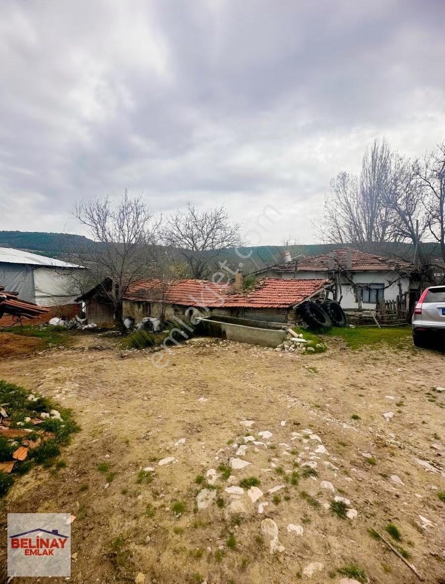 Gölpazarın'da 2545 M2 Kerpiç Ev Ahır Samanlık Fırın Ve Bahçesi