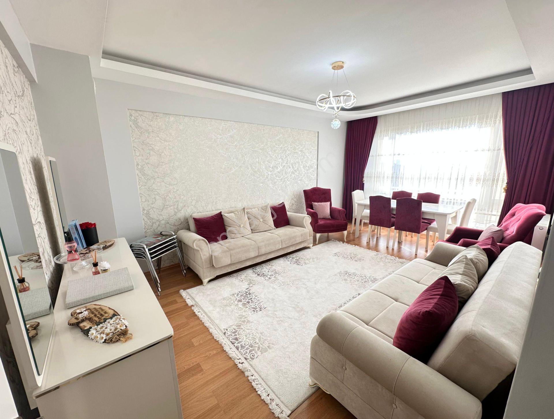Serkent Bölgesinde Cadde Üzeri Geniş 3+1 Satılık Daire