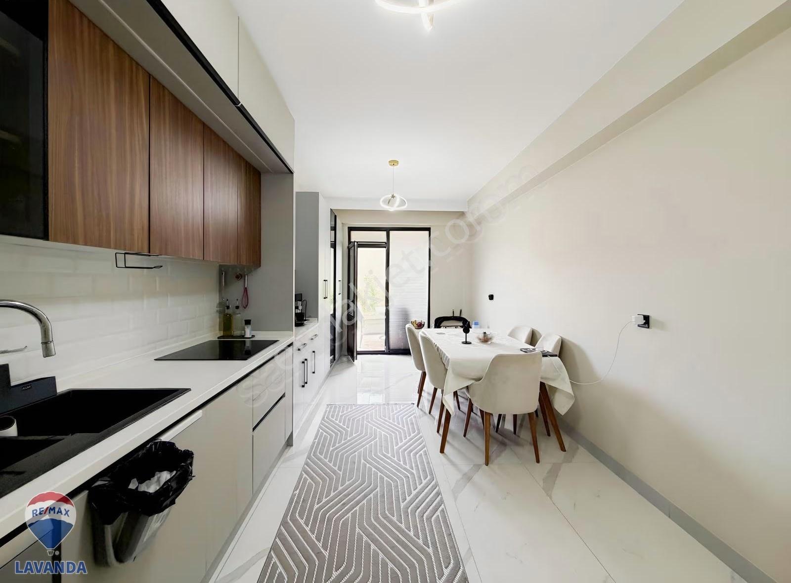 Remax Lavanda'dan Gümüş Vıllage; Havuz Cephe, Köşe 3+1 Villa - Görsel 3