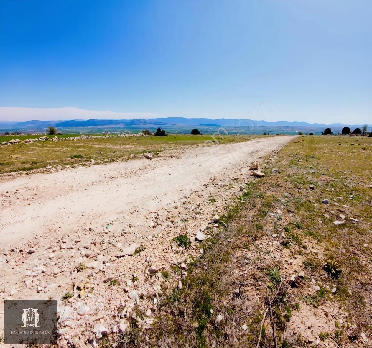 Korkuteli Yelten'de Manzaralı, Yol Kenarı Satılık Tarla 1304 M² - Görsel 2