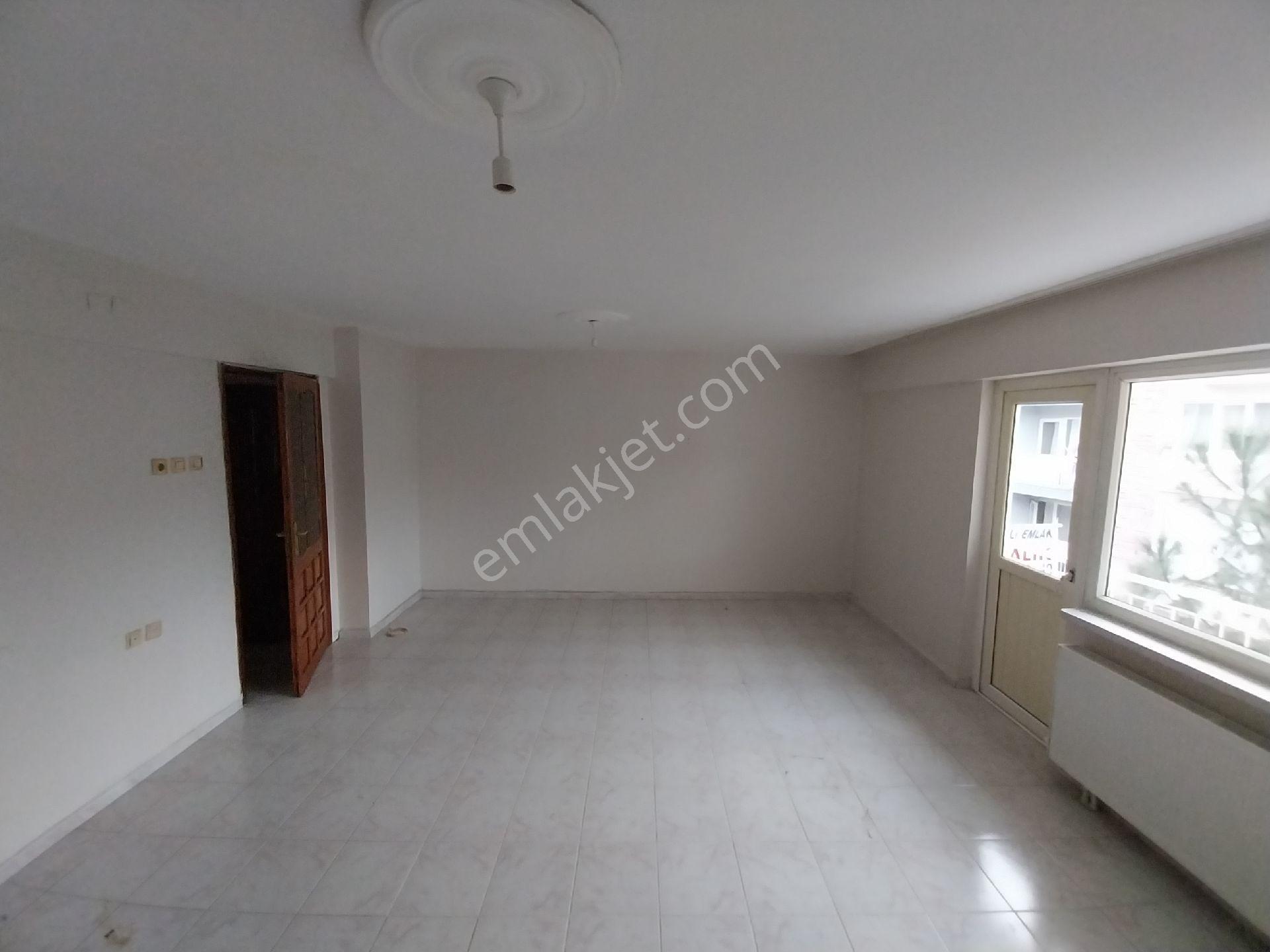 Tevfikiye Mahallesi'nde Kiralık 3+1 Doğal Gazlı Daire - Görsel 4