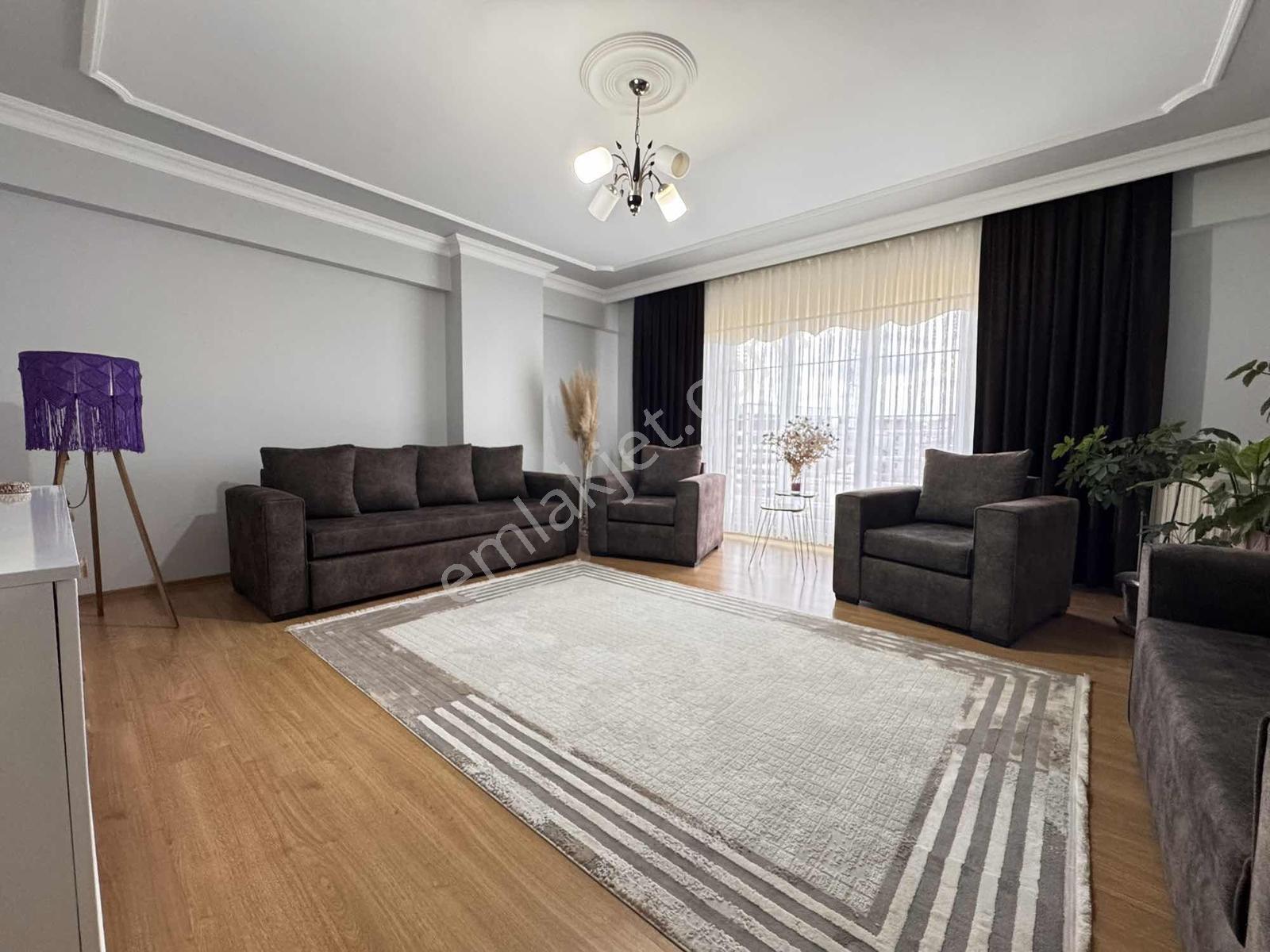 Delfadan Çerkezköy Belediye Meydanında 2+1 120m2 Daire