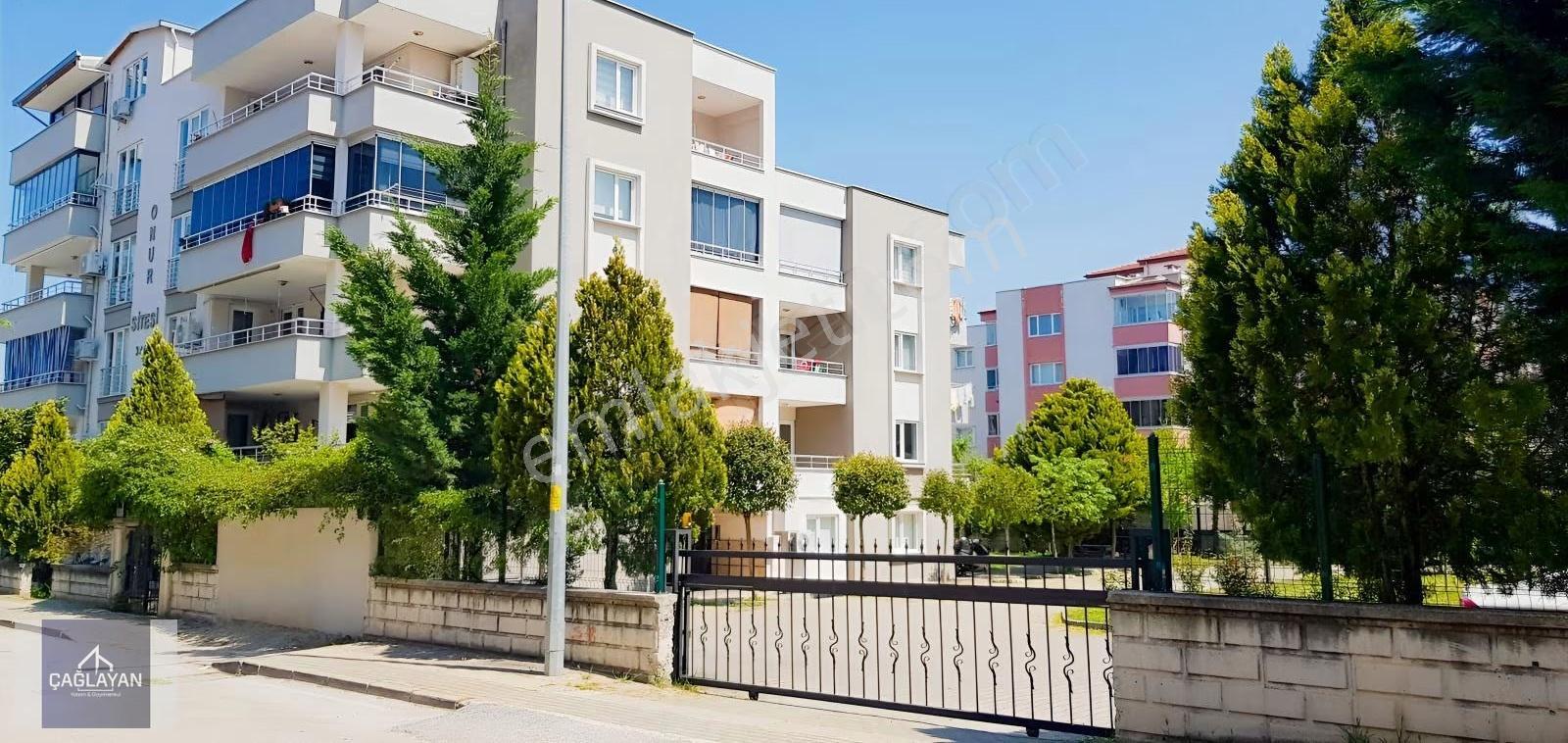 Demirci'de Merkezi Konumda Kiralık 3+1 Ferah Daire