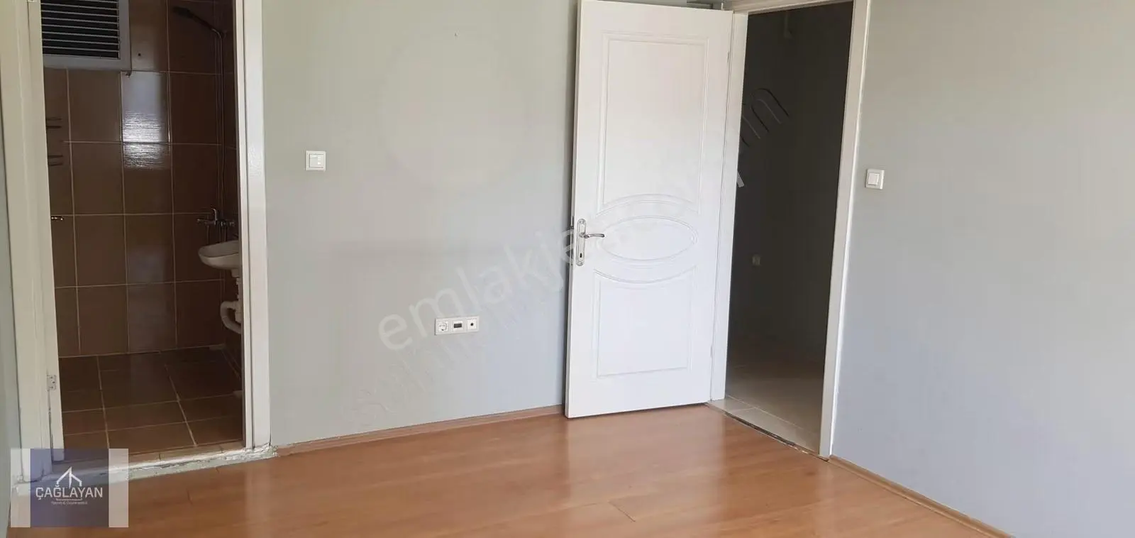 Demirci'de Merkezi Konumda Kiralık 3+1 Ferah Daire - Görsel 4