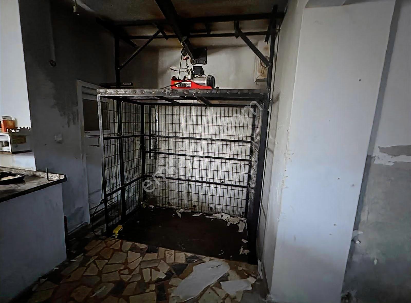 Acil Satılık Krediye Uygun 180 M2 Depolu Dükkan - Görsel 8