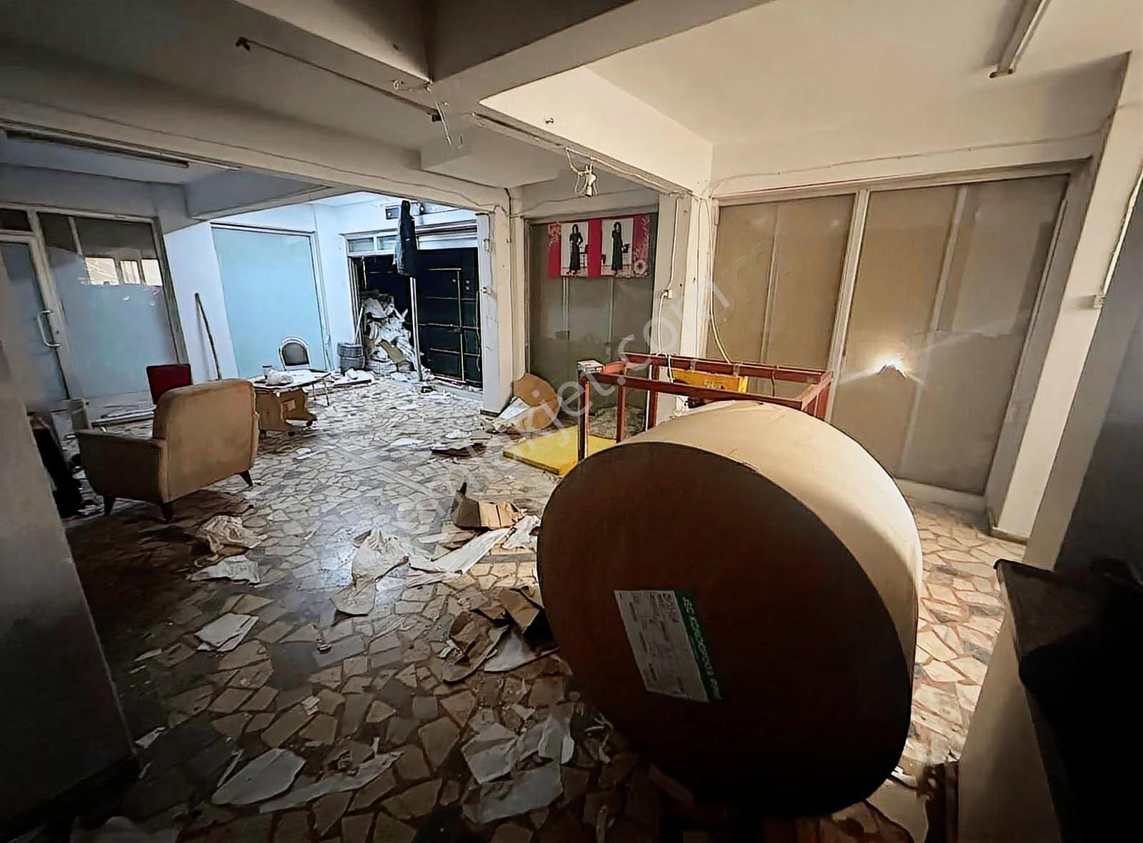 Acil Satılık Krediye Uygun 180 M2 Depolu Dükkan - Görsel 3