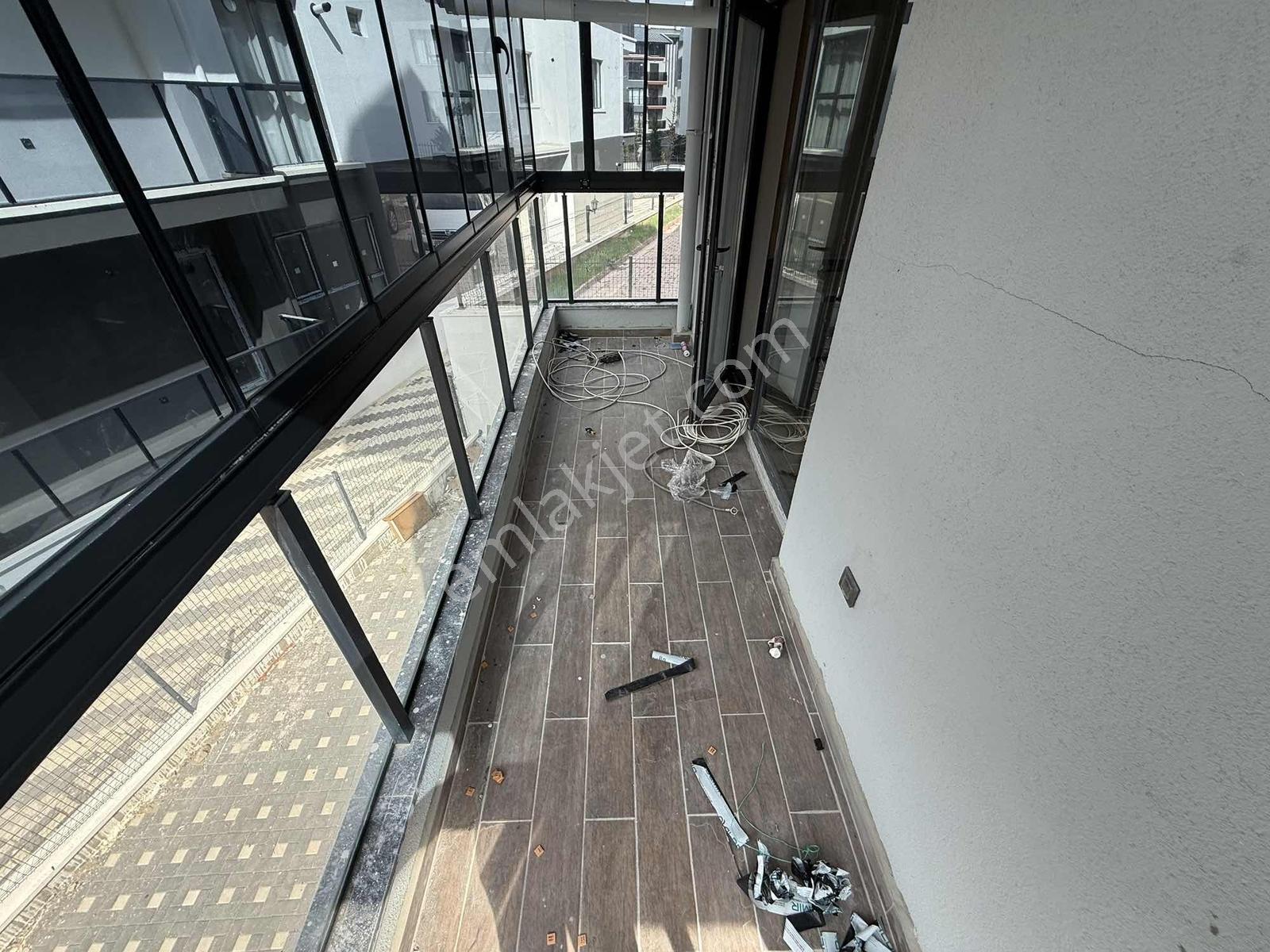 Alaçatı'dan/cam Balkon/kat Konumunda/sıfır Eşyalı/ultra Lüx 1+1 - Görsel 2