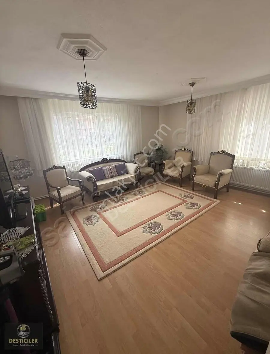 Ad-desticiler Alanönü Adliye Yakını 2+1 100 M2 Bakımlı Daire