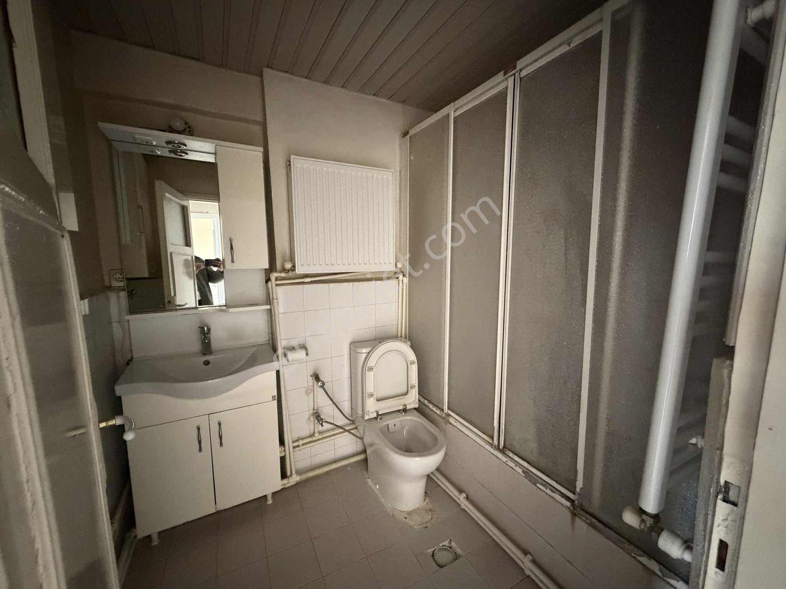 Çukurova Elektrik Kavşağında 3+1 Doğalgazlı Kiralık