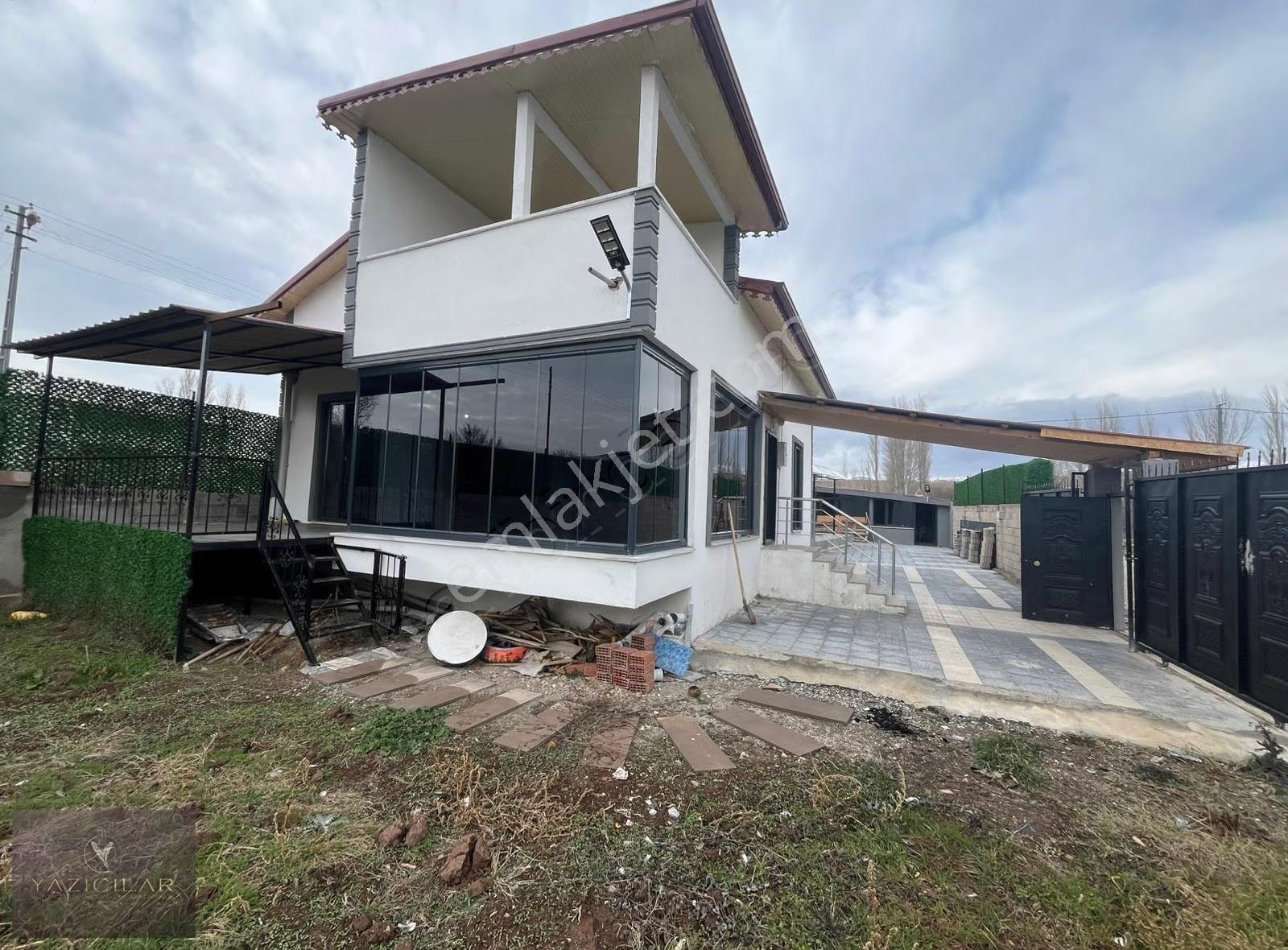 Suşehri Merkeze Yakın, Kapalı Havuzlu Dubleks Villa