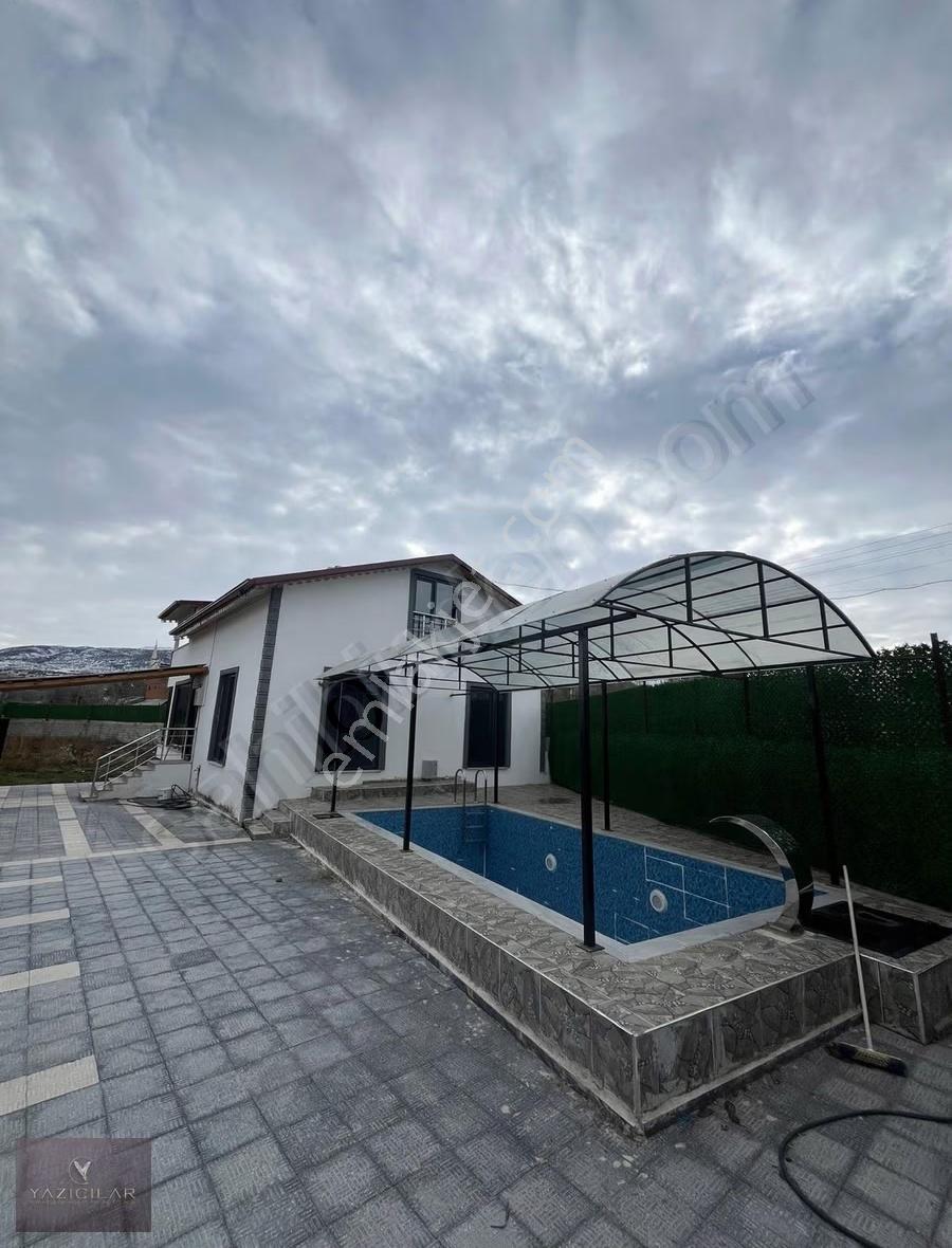 Suşehri Merkeze Yakın, Kapalı Havuzlu Dubleks Villa - Görsel 13