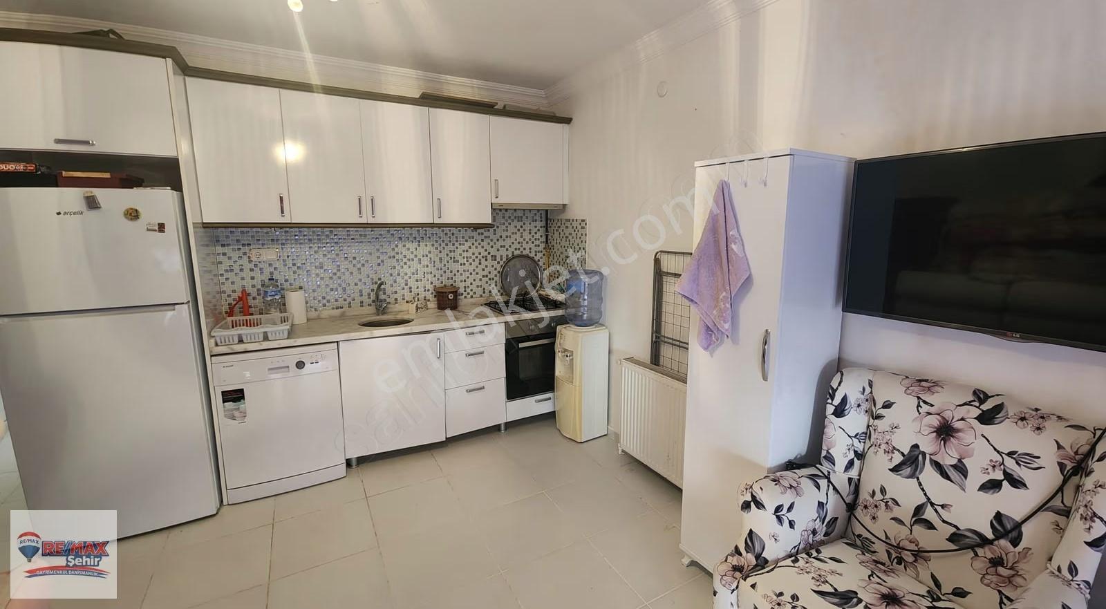Apartment 0+1 in Çınarcık, Yalova