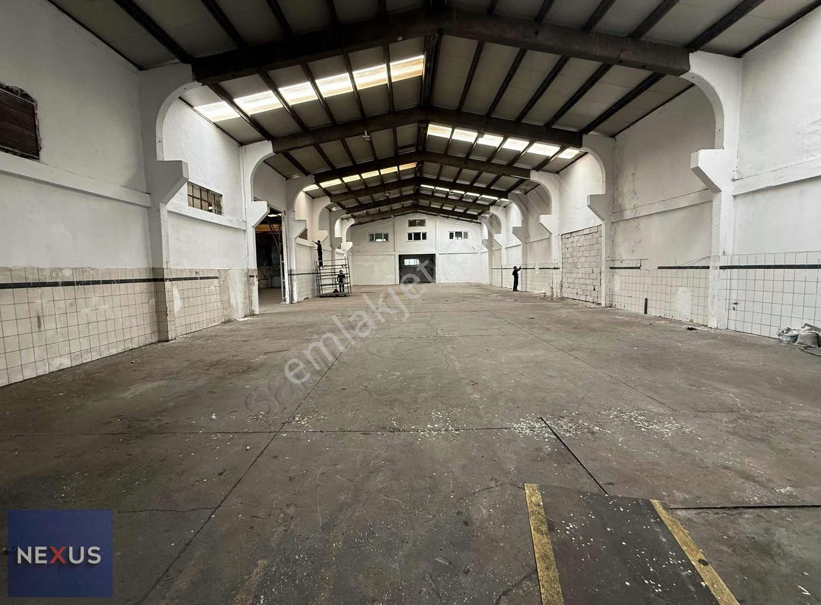 Sancaktepe 2100 M2 Rampalı Depo İş Yeri