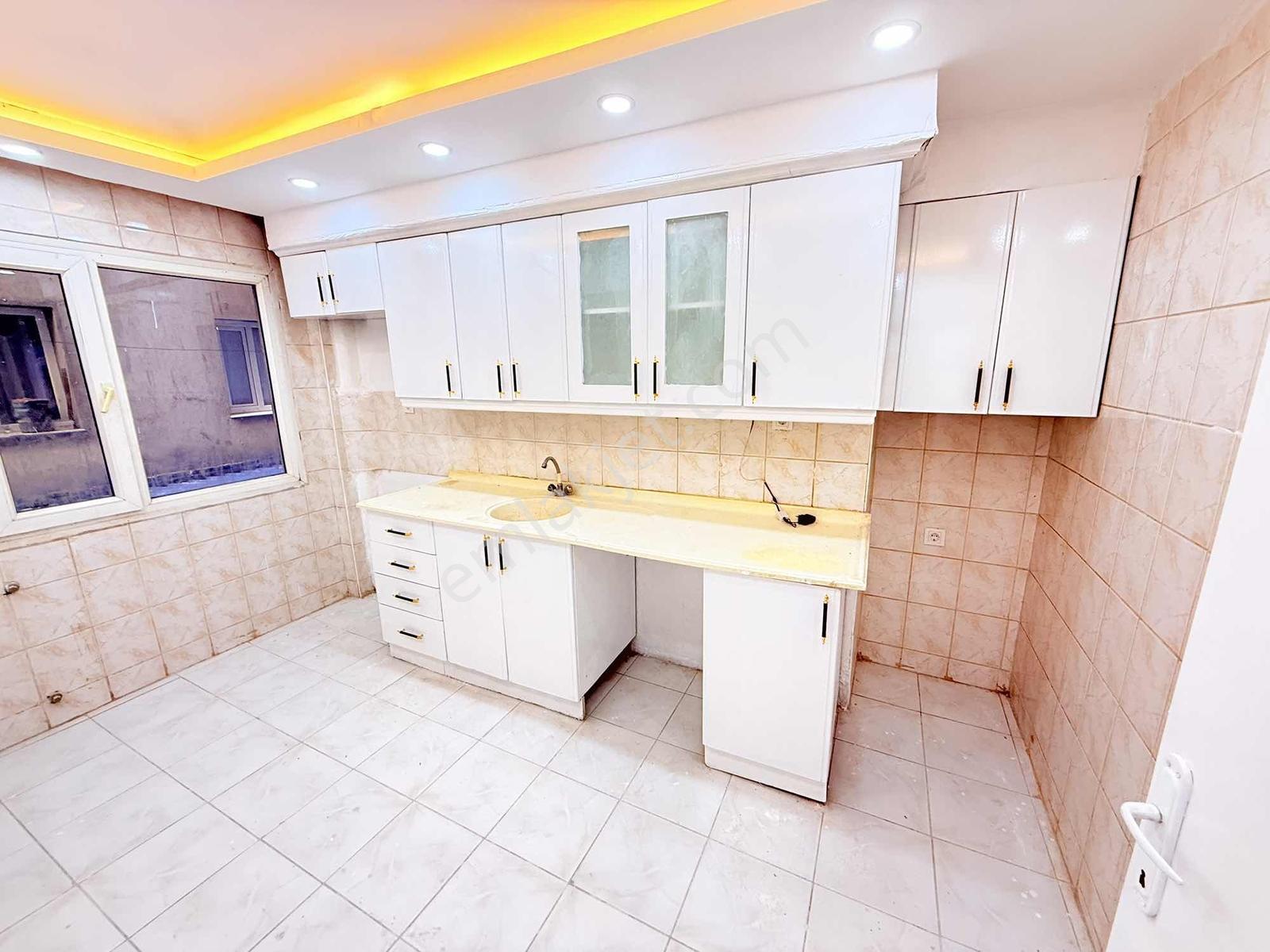 Bozyaka Sarıyer Mahallesinde 1+1 72 M² Full Tadilatlı - Görsel 2