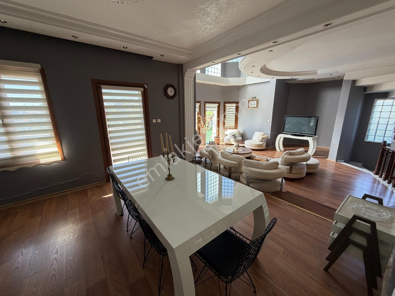 Varlı Kent'ten 1290 M2 Arsa İçerisinde Deniz Manzaralı Villa - Görsel 2