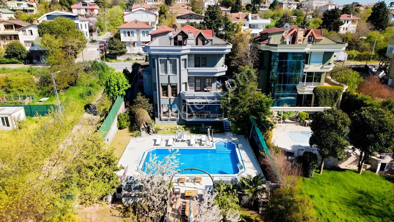 Varlı Kent'ten 1290 M2 Arsa İçerisinde Deniz Manzaralı Villa