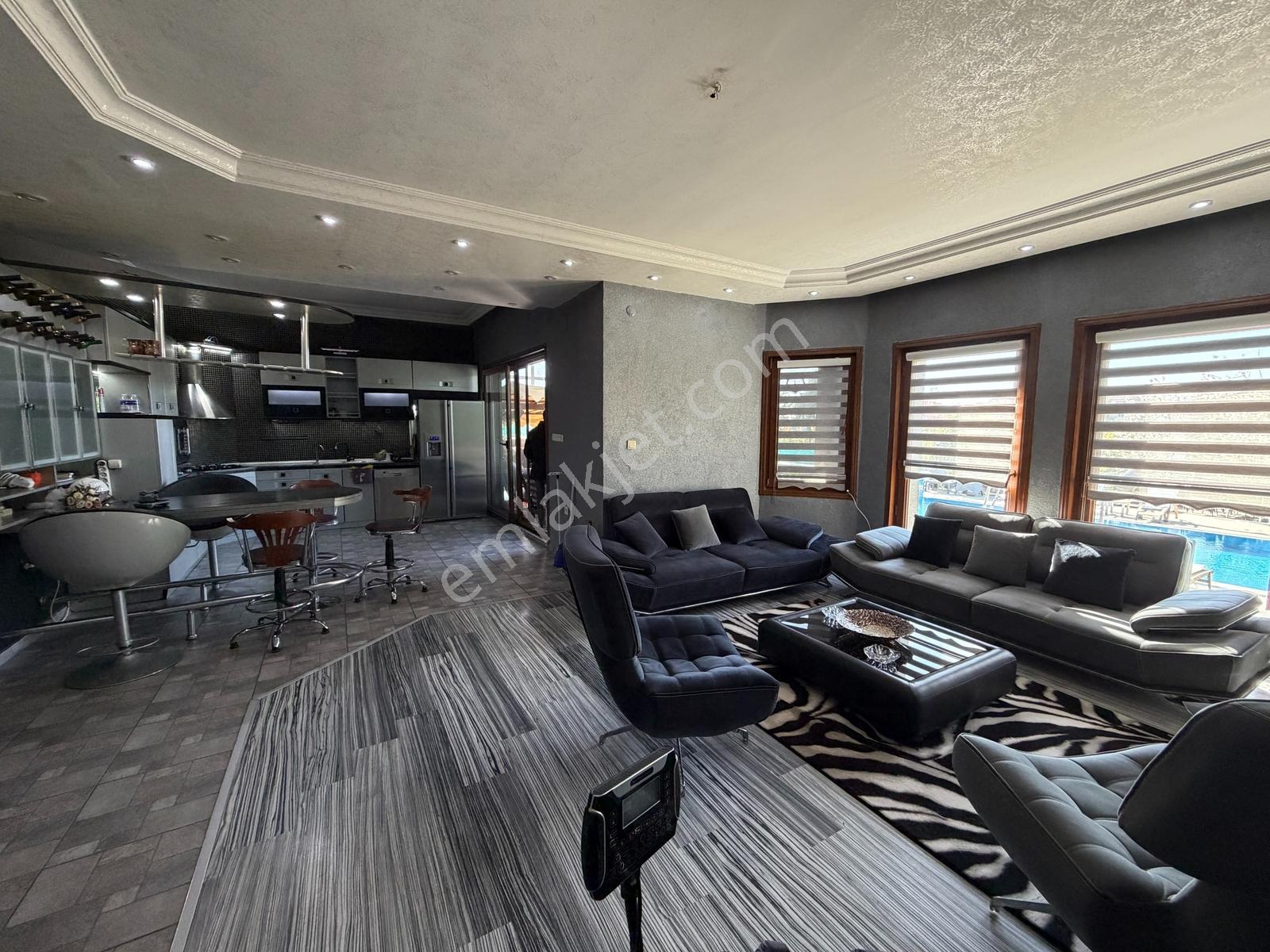 Varlı Kent'ten 1290 M2 Arsa İçerisinde Deniz Manzaralı Villa - Görsel 7