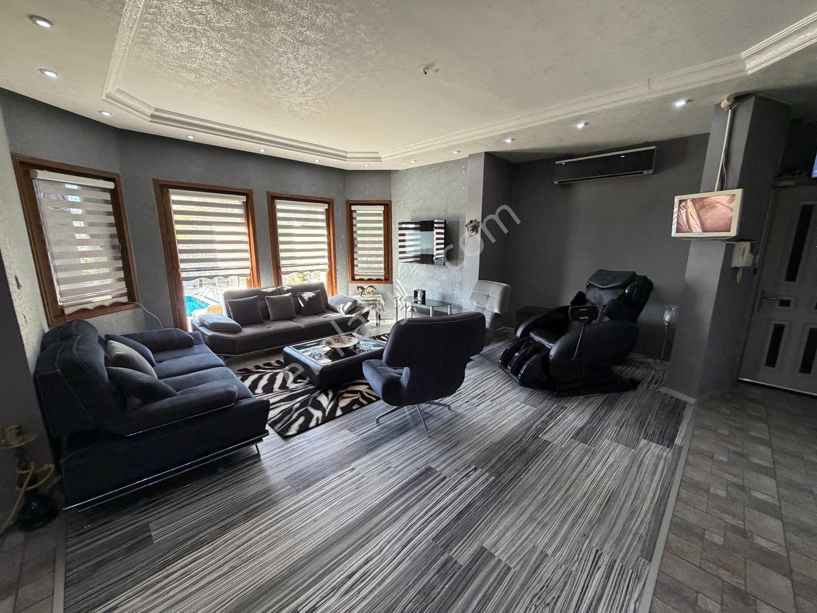 Varlı Kent'ten 1290 M2 Arsa İçerisinde Deniz Manzaralı Villa - Görsel 8