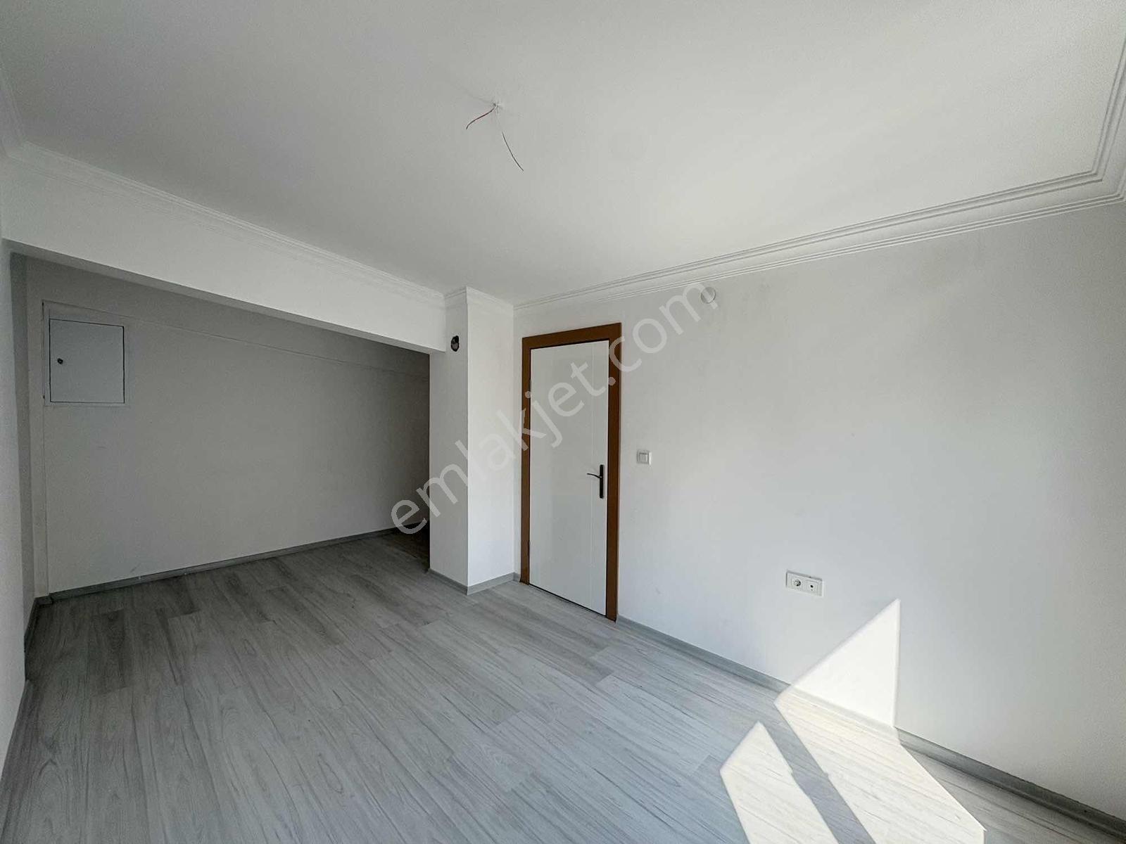 Alaçatı'dan İncek'te Teras Cam Balkon Bulvar Yakını İskanlı 2+1 - Görsel 36