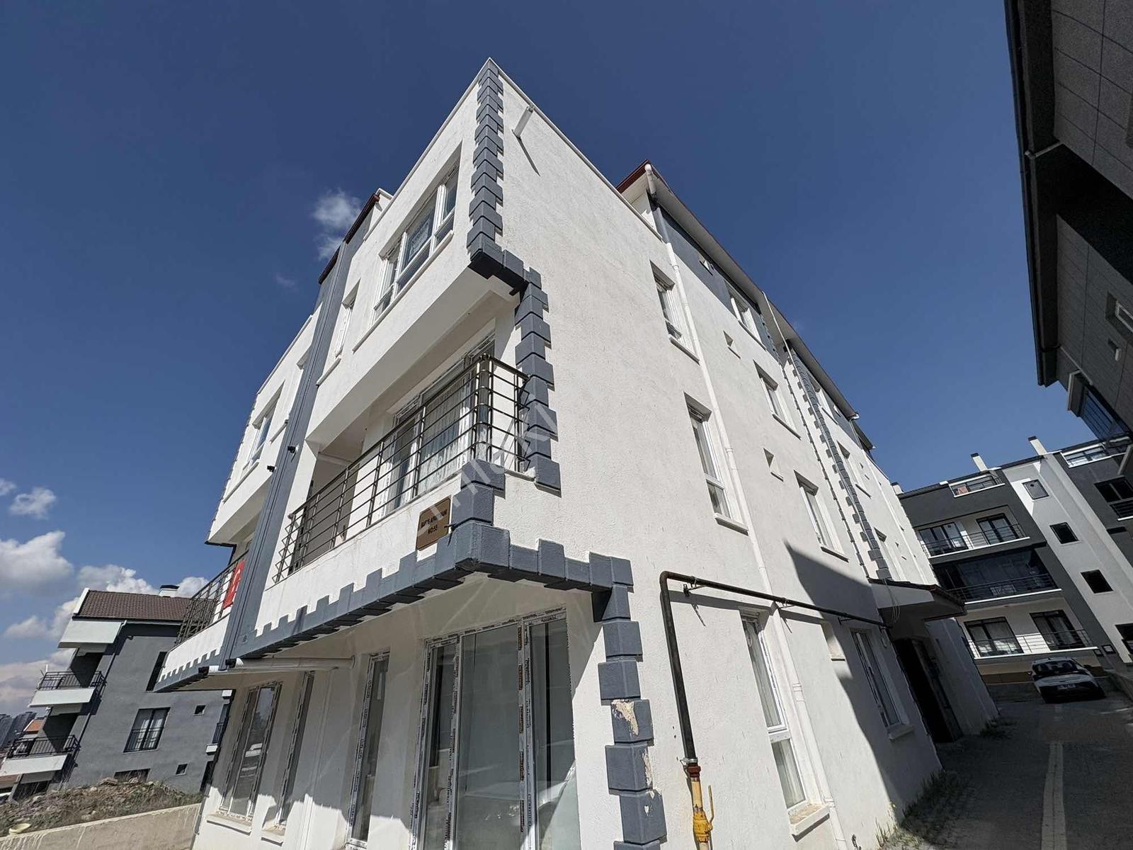 Alaçatı'dan İncek'te Teras Cam Balkon Bulvar Yakını İskanlı 2+1 - Görsel 20