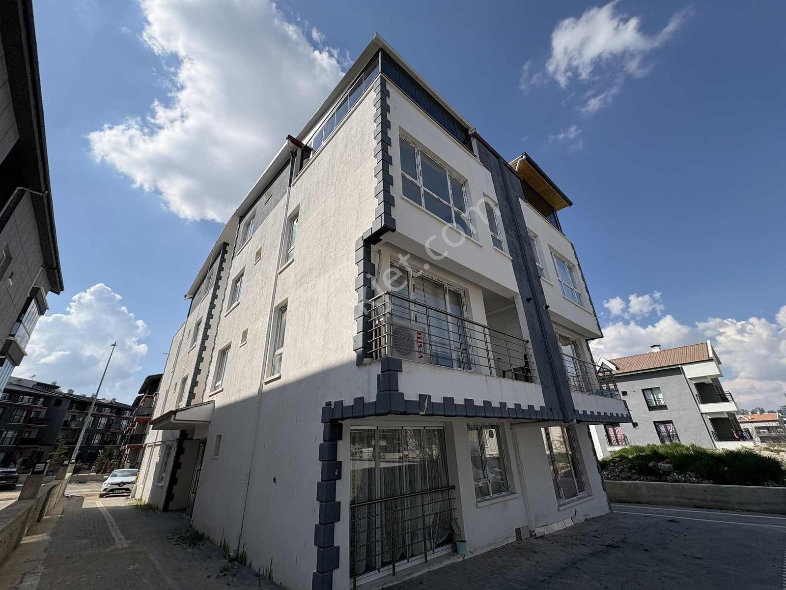 Alaçatı'dan İncek'te Teras Cam Balkon Bulvar Yakını İskanlı 2+1 - Görsel 41
